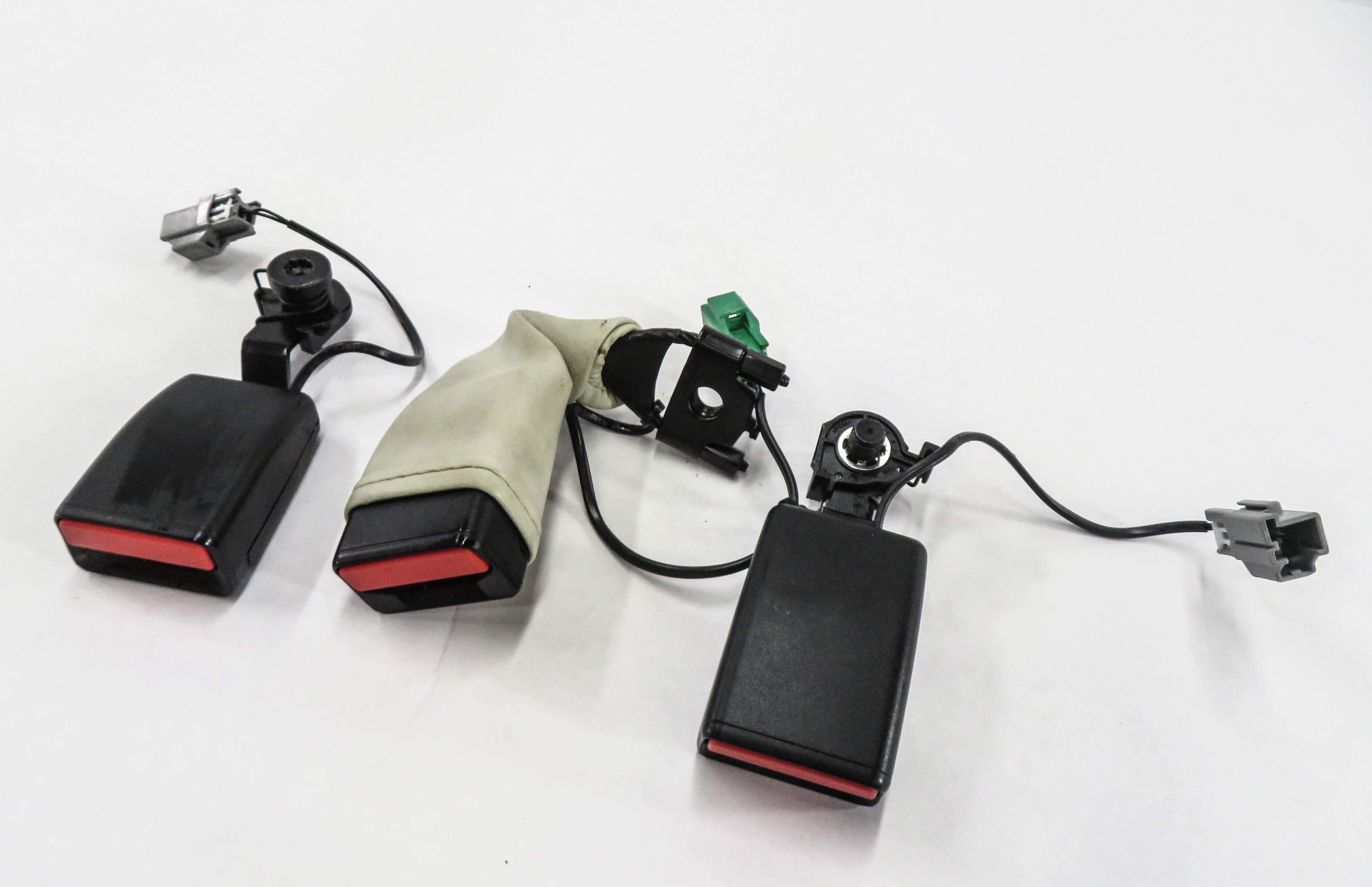 2013 RANGE ROVER (L405) REAR SEAT SEATBLET BUCKLE RECEIVER SET-3 — exact item pictured