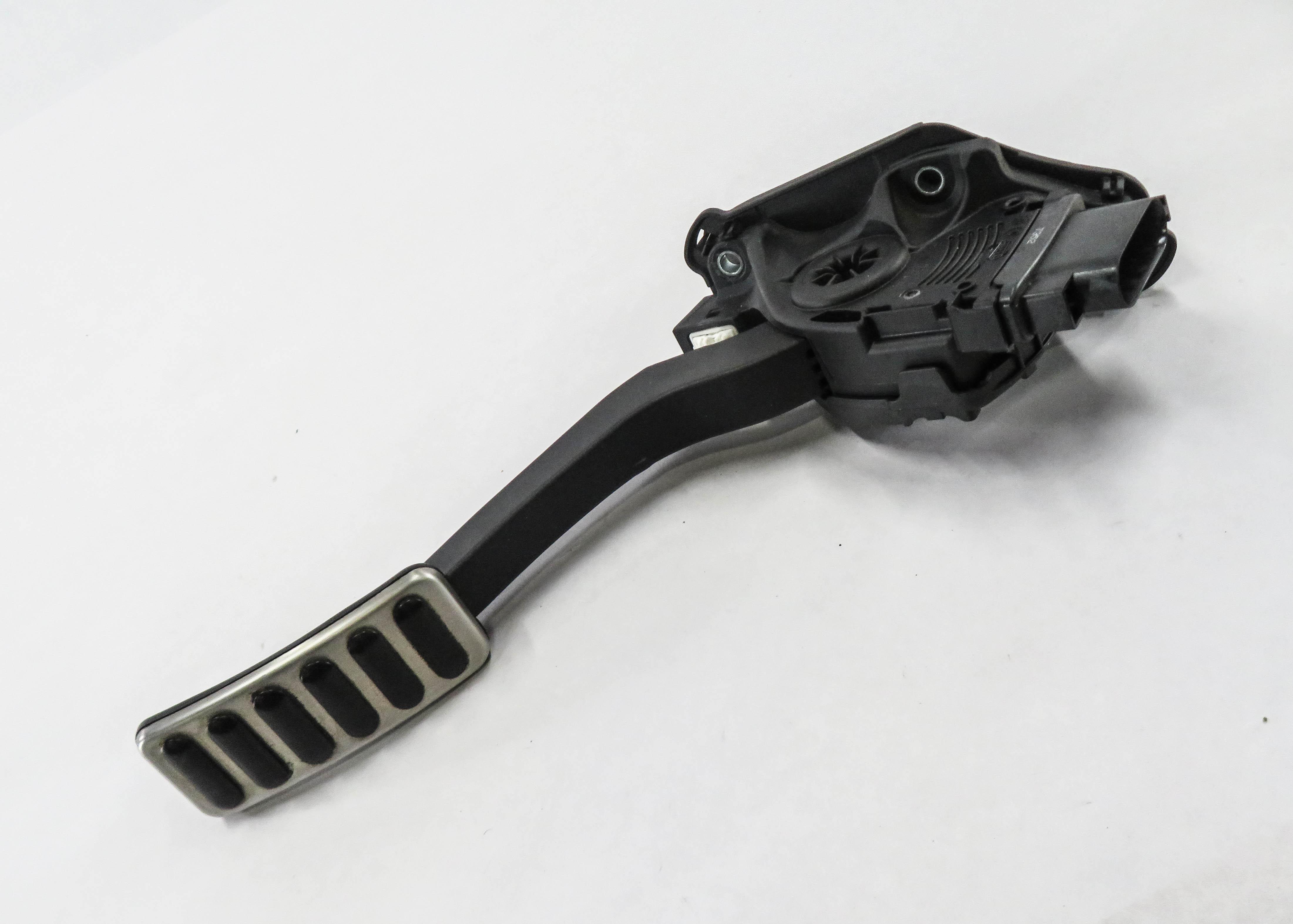 2013 RANGE ROVER (L405) GAS PEDAL — exact item pictured