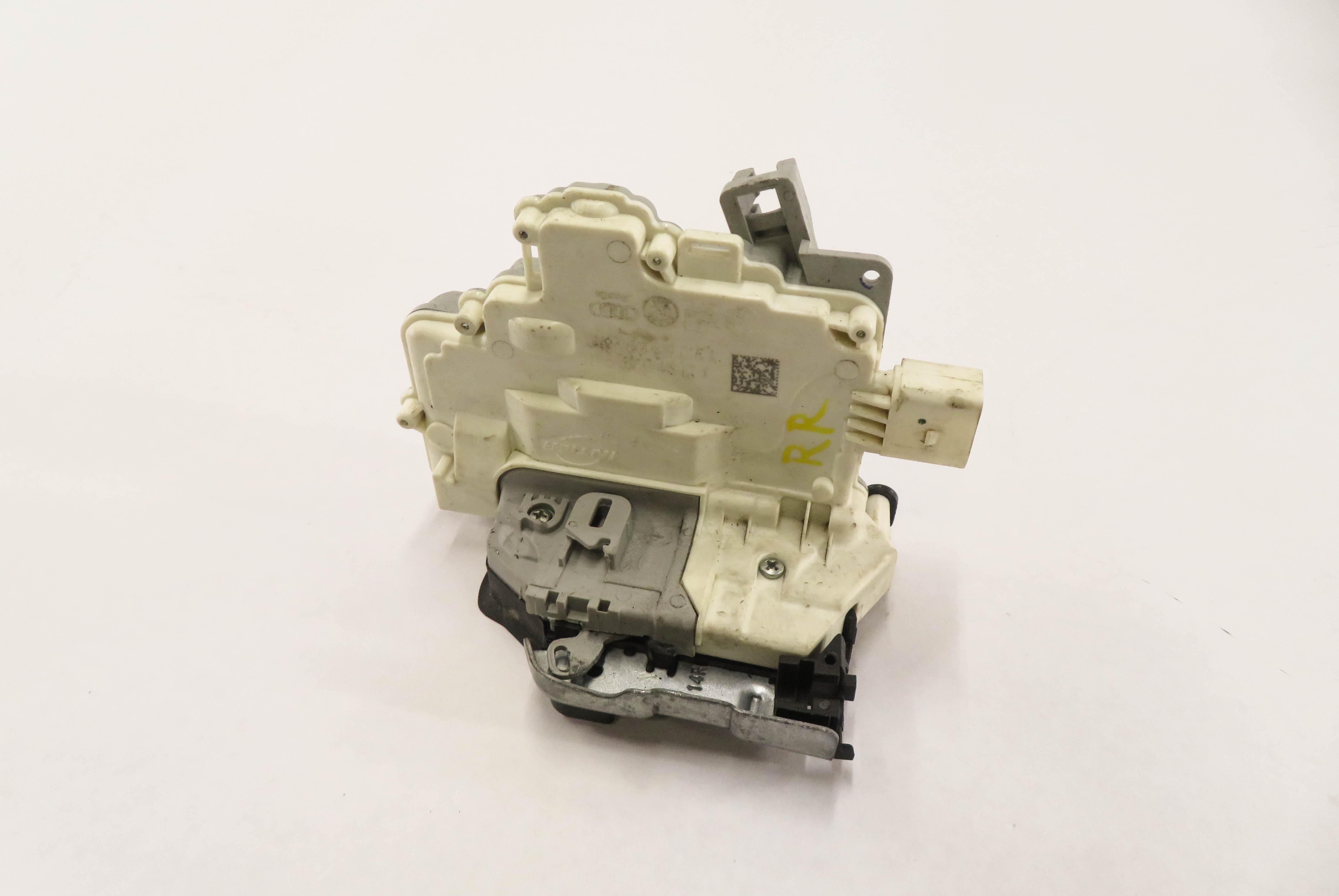 09-18 AUDI / PORSCHE - A4 S4 Q5 CAYENNE PANAMERA - RIGHT REAR DOOR LOCK LATCH — exact item pictured