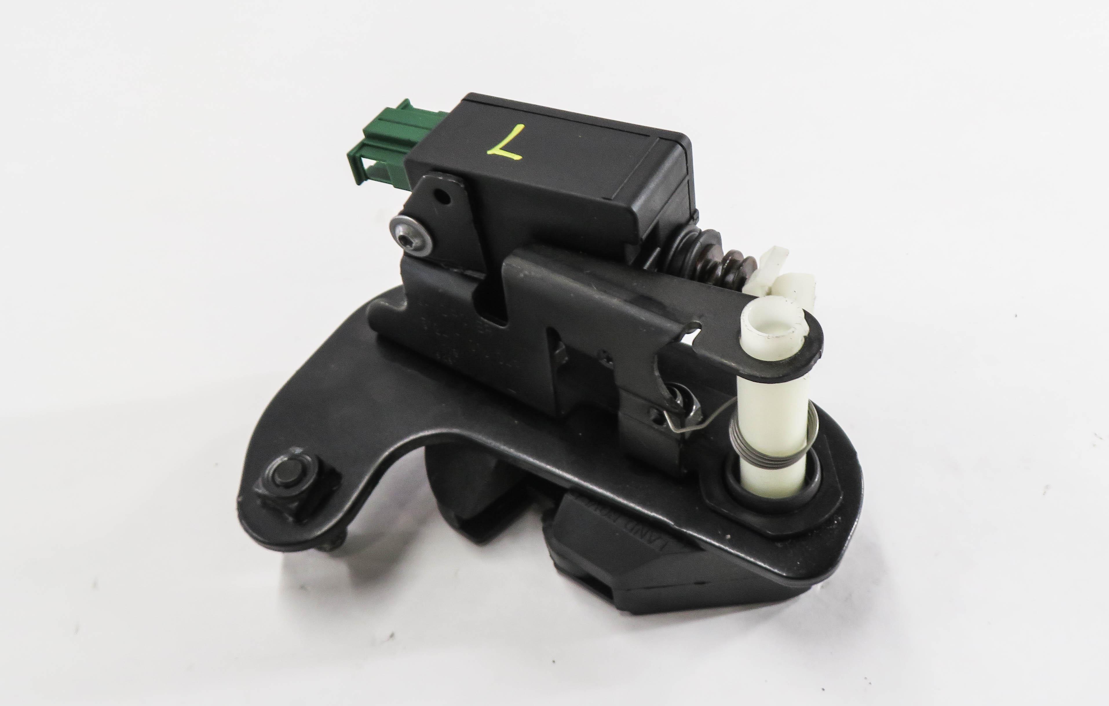 2010 LAND ROVER LR4 - LEFT DRIVER REAR LOWER TAILGATE LOCK LATCH ACTUATOR — exact item pictured