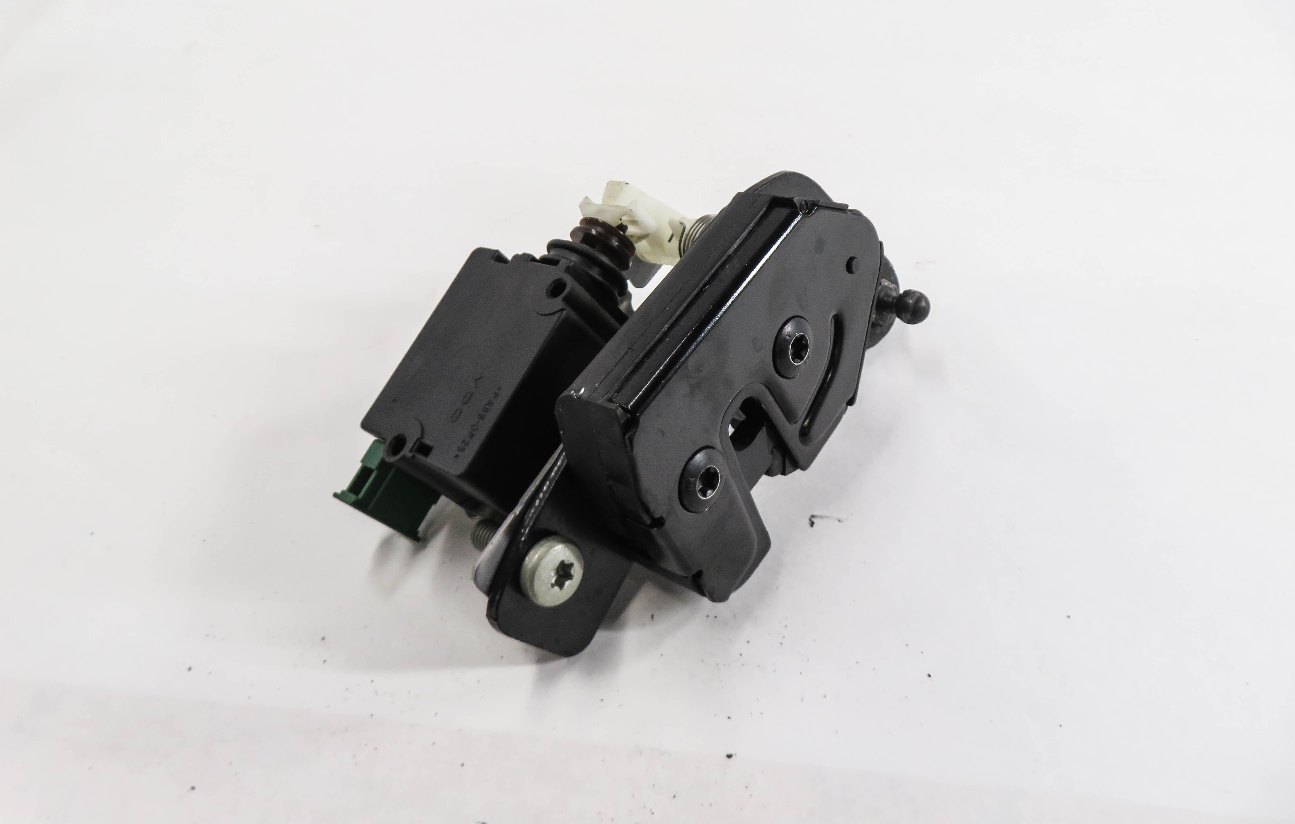 2010 LAND ROVER LR4 - RIGHT PASSENGER REAR LOWER TAILGATE LOCK LATCH ACTUATOR — exact item pictured