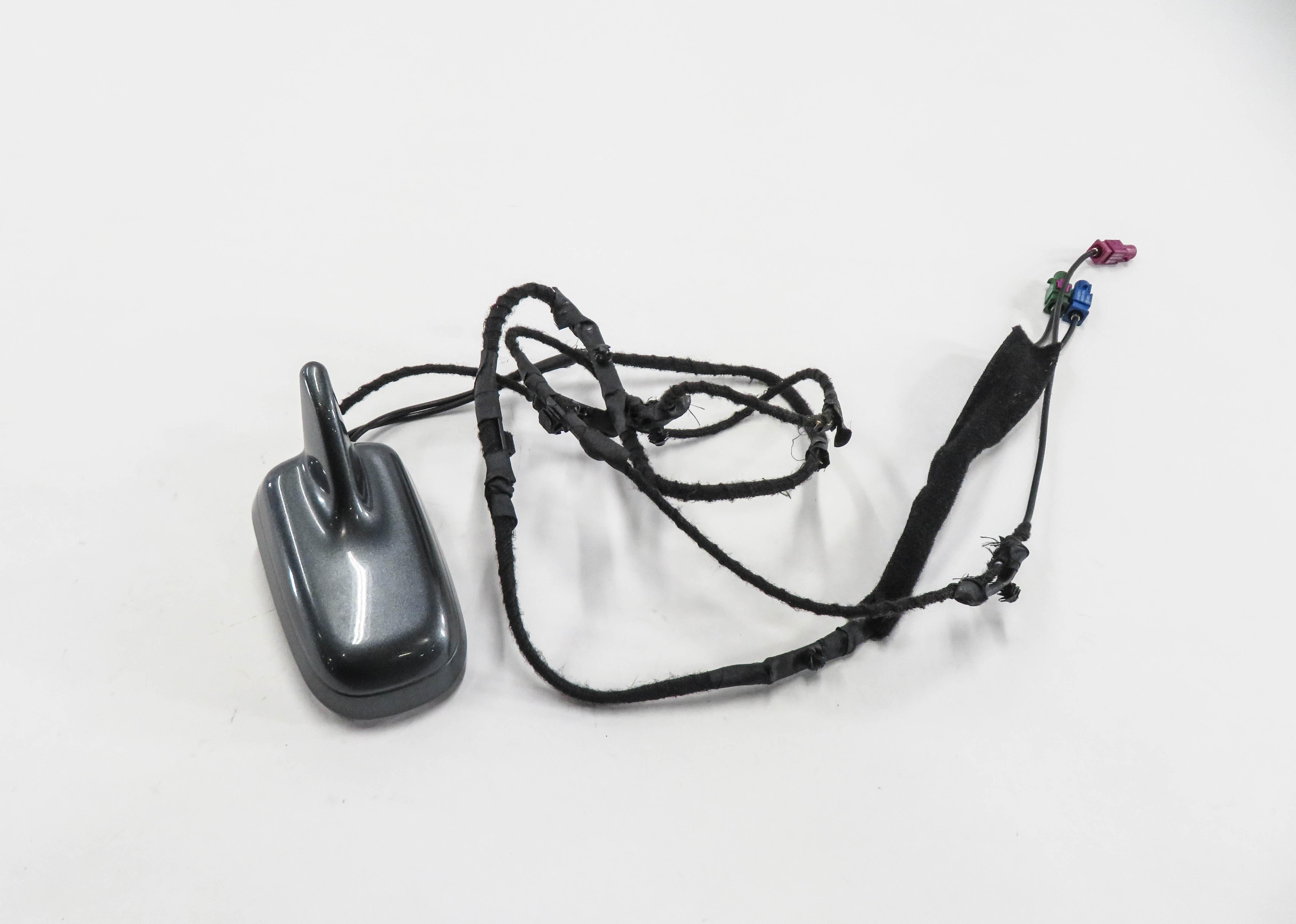 2008-2012 AUDI A5 S5 (B8 8T) COUPE - RADIO STEREO ANTENNA (MONSOON GRAY MET. 0C) — exact item pictured