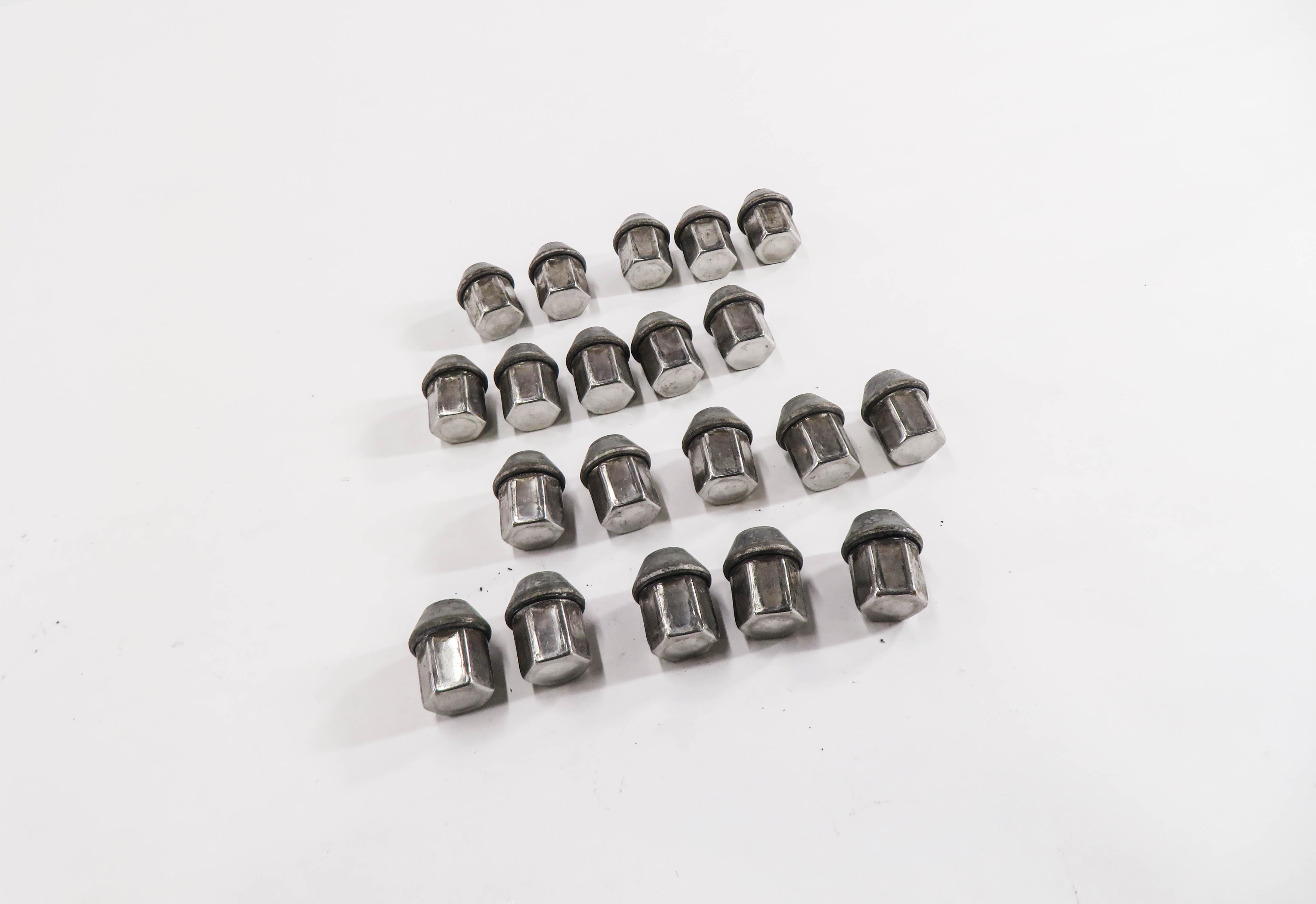08-20 LAND ROVER LR2 DISCOVERY SPORT RANGE ROVER EVOQUE VALAR - LUG NUT SET (20) — exact item pictured