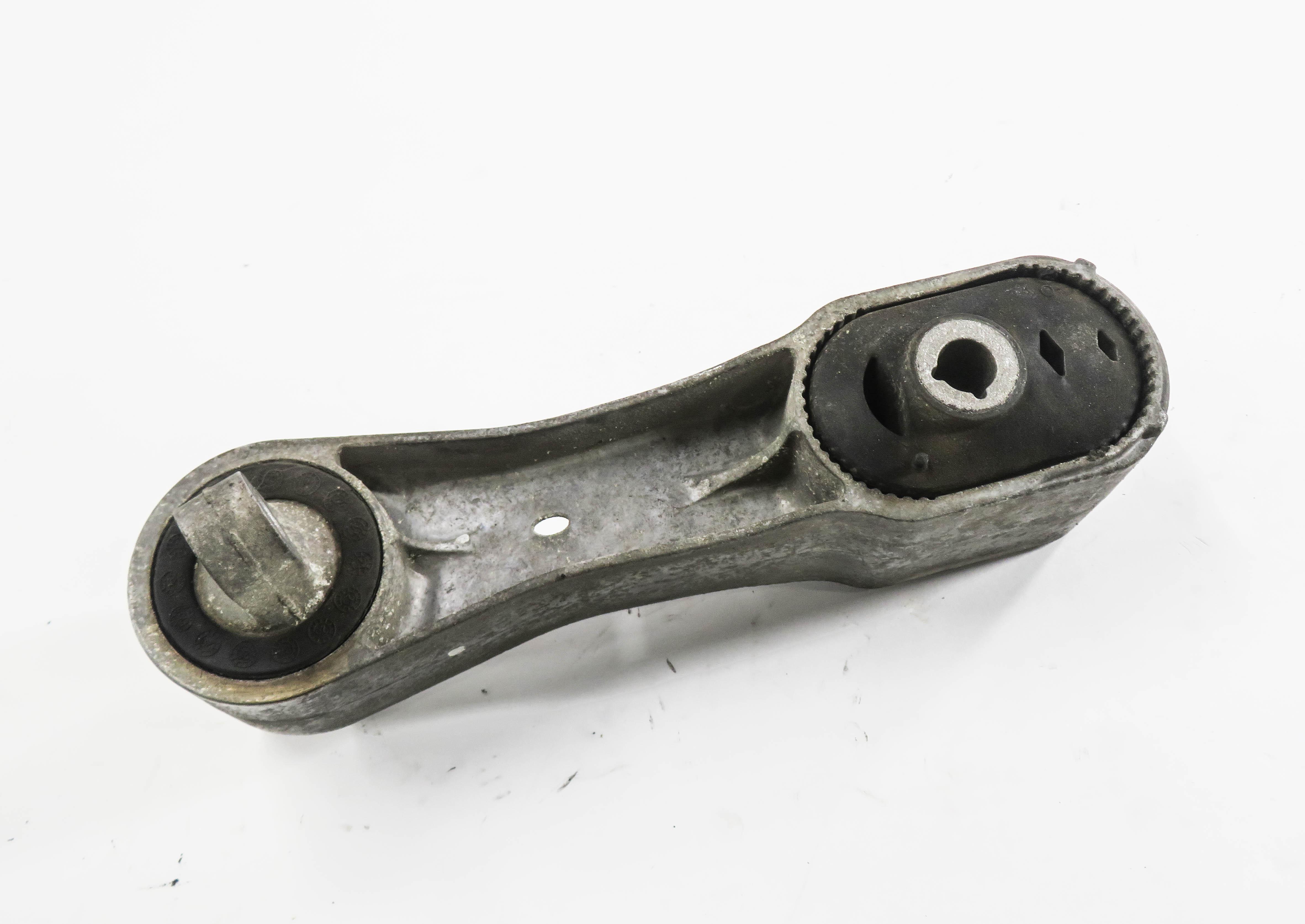 2017 BMW X1 (F48) 2.0L B46 TURBO ENGINE - DOG BONE MOTOR MOUNT BRACKET — exact item pictured