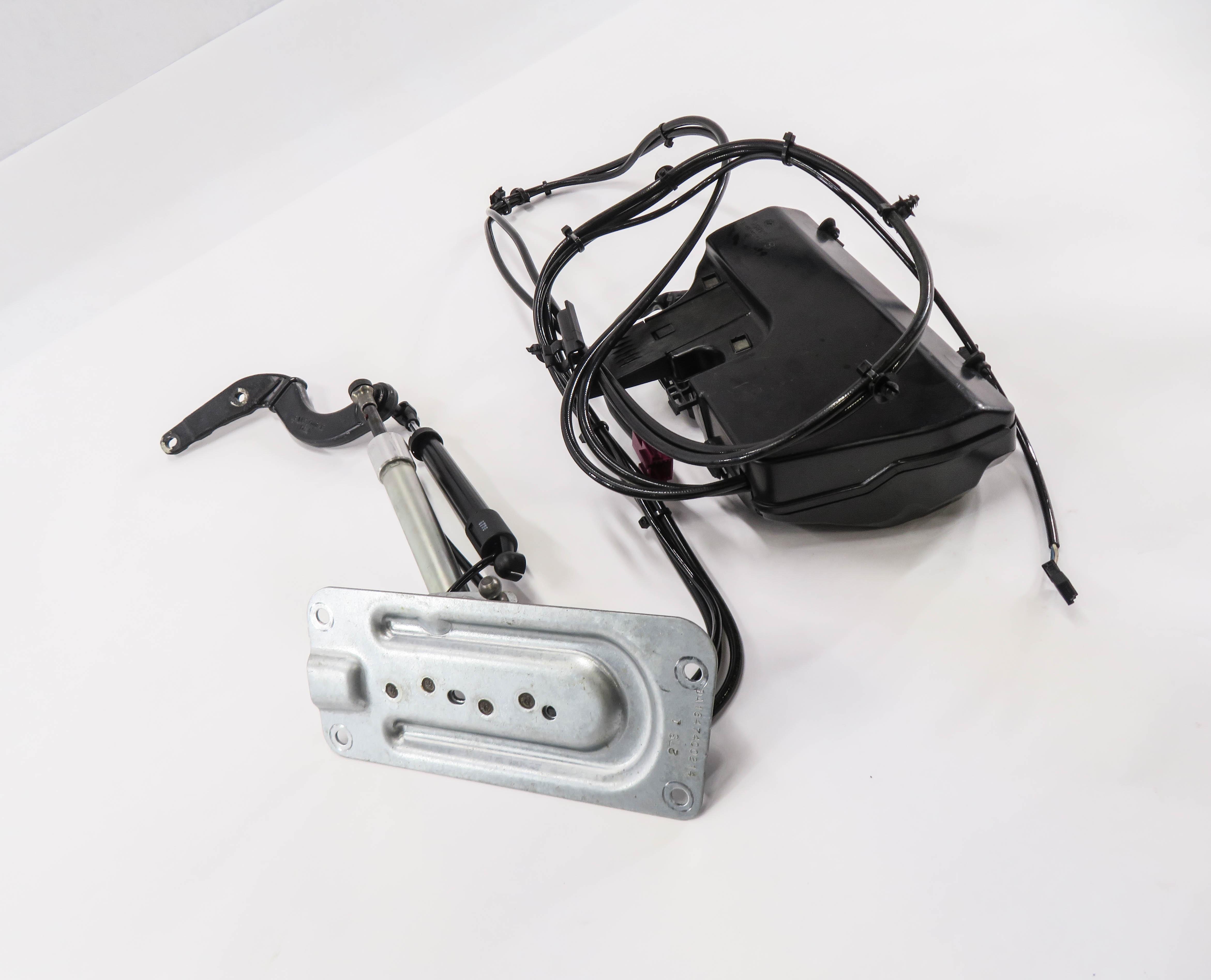 07-09 GL320 GL450 GL550 (X164) REAR HATCH CARGO TRUNK DOOR HYDRAULIC PUMP w/ RAM — exact item pictured