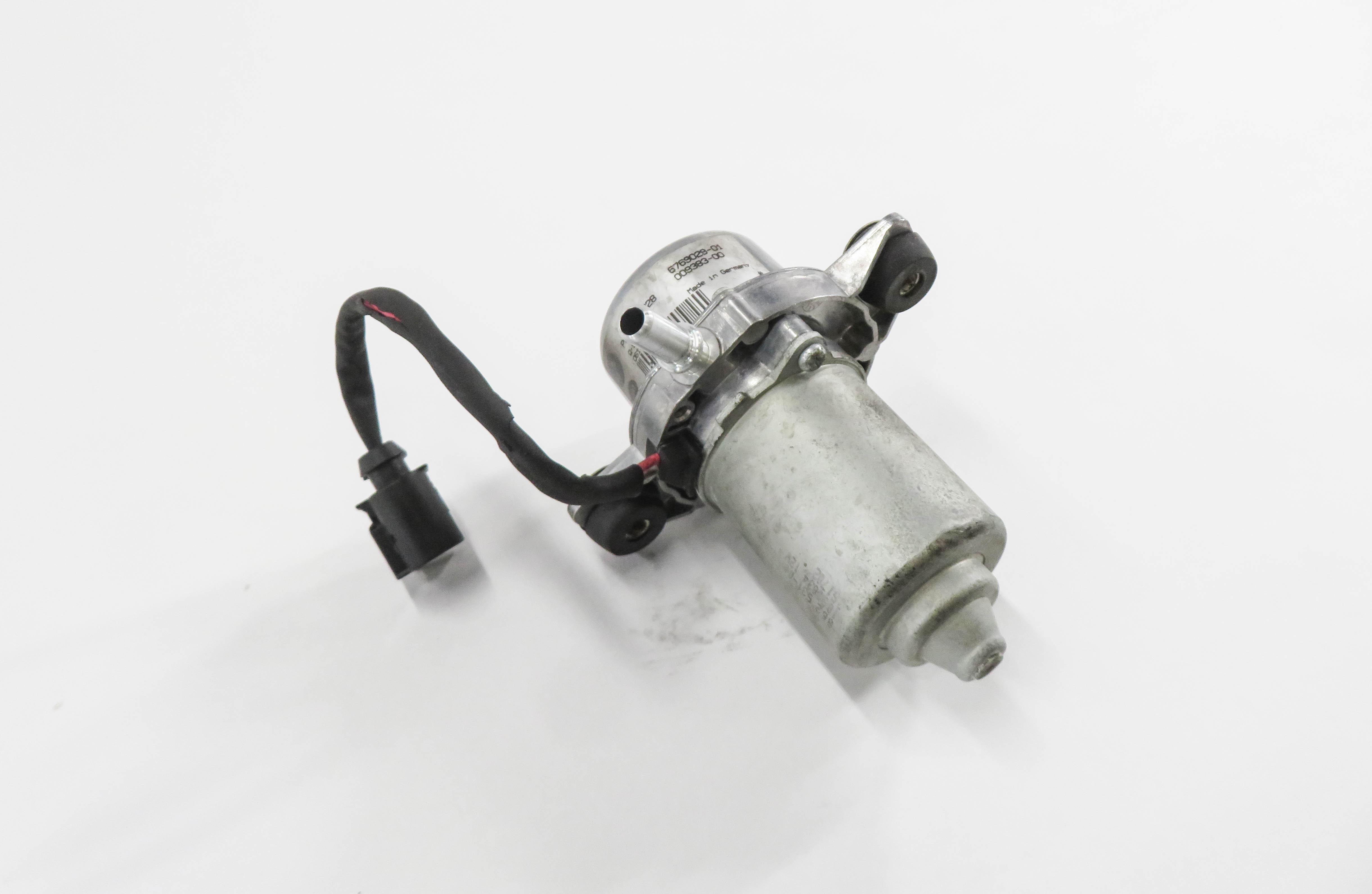 2006 BMW M6 ///M (E63) 5.0L S85 V10 ENGINE - BRAKE VACUUM PUMP — exact item pictured