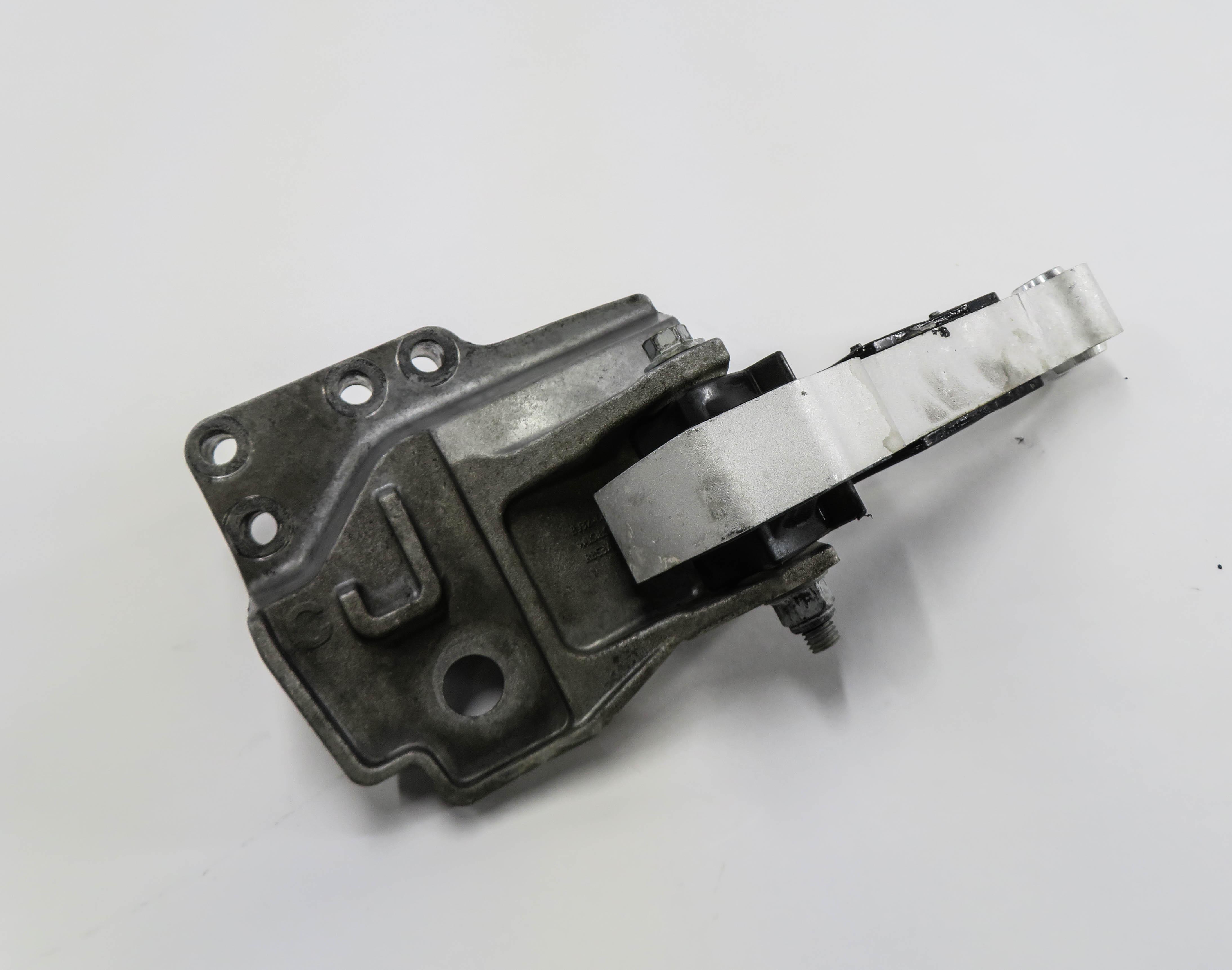 2012 RANGE ROVER EVOQUE (L538) 2.0L TURBO ENGINE- UPPER MOTOR MOUNT BRACKET — exact item pictured