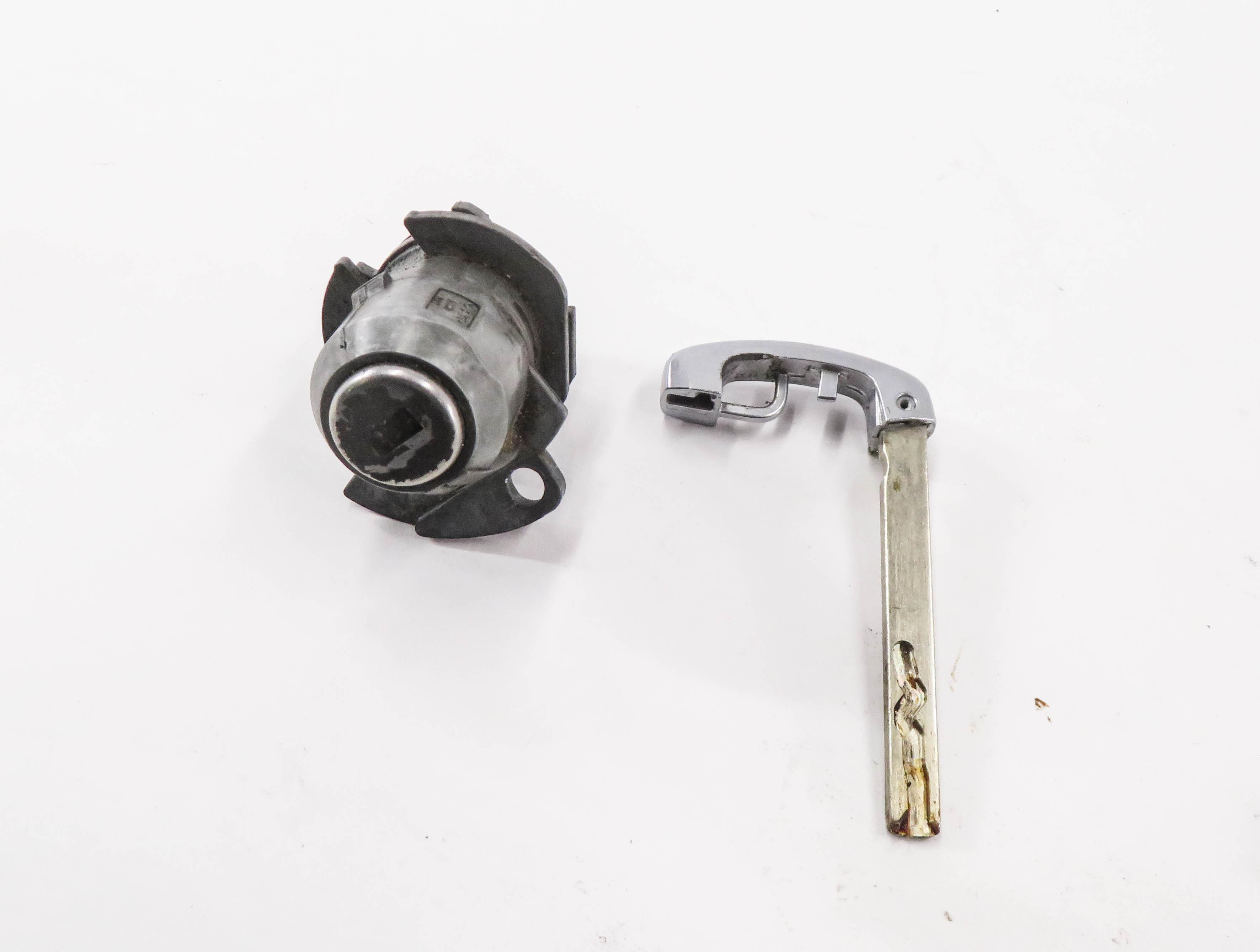 2016 BMW M6 ///M (F06) LEFT FRONT DRIVER DOOR LOCK CYLINDER w/ KEY — exact item pictured
