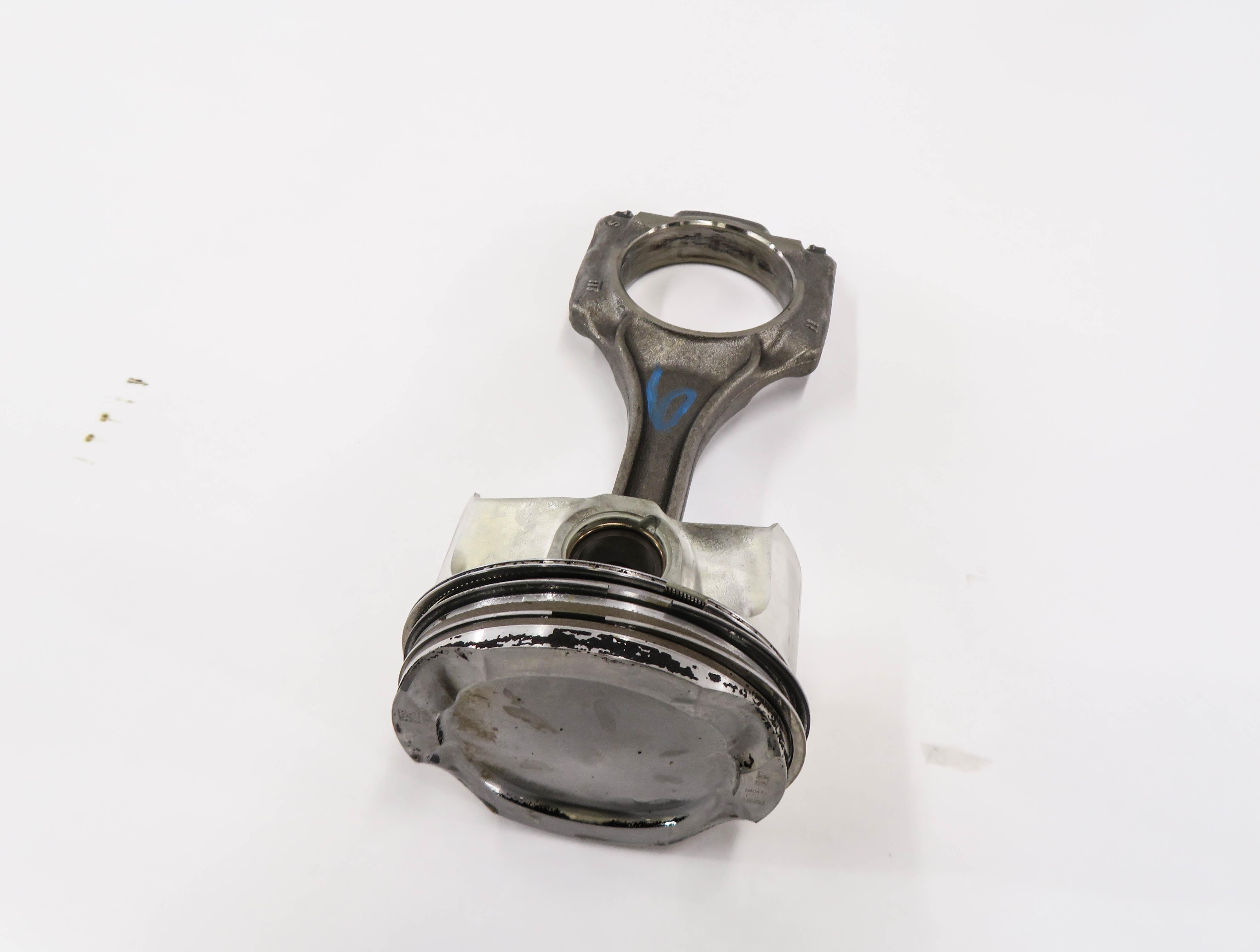 13-19 BMW M5 M6 X5M X6M ///M (F06 F10 F12 F13 F85 F86) 4.4L S63 - PISTON w/ ROD — exact item pictured