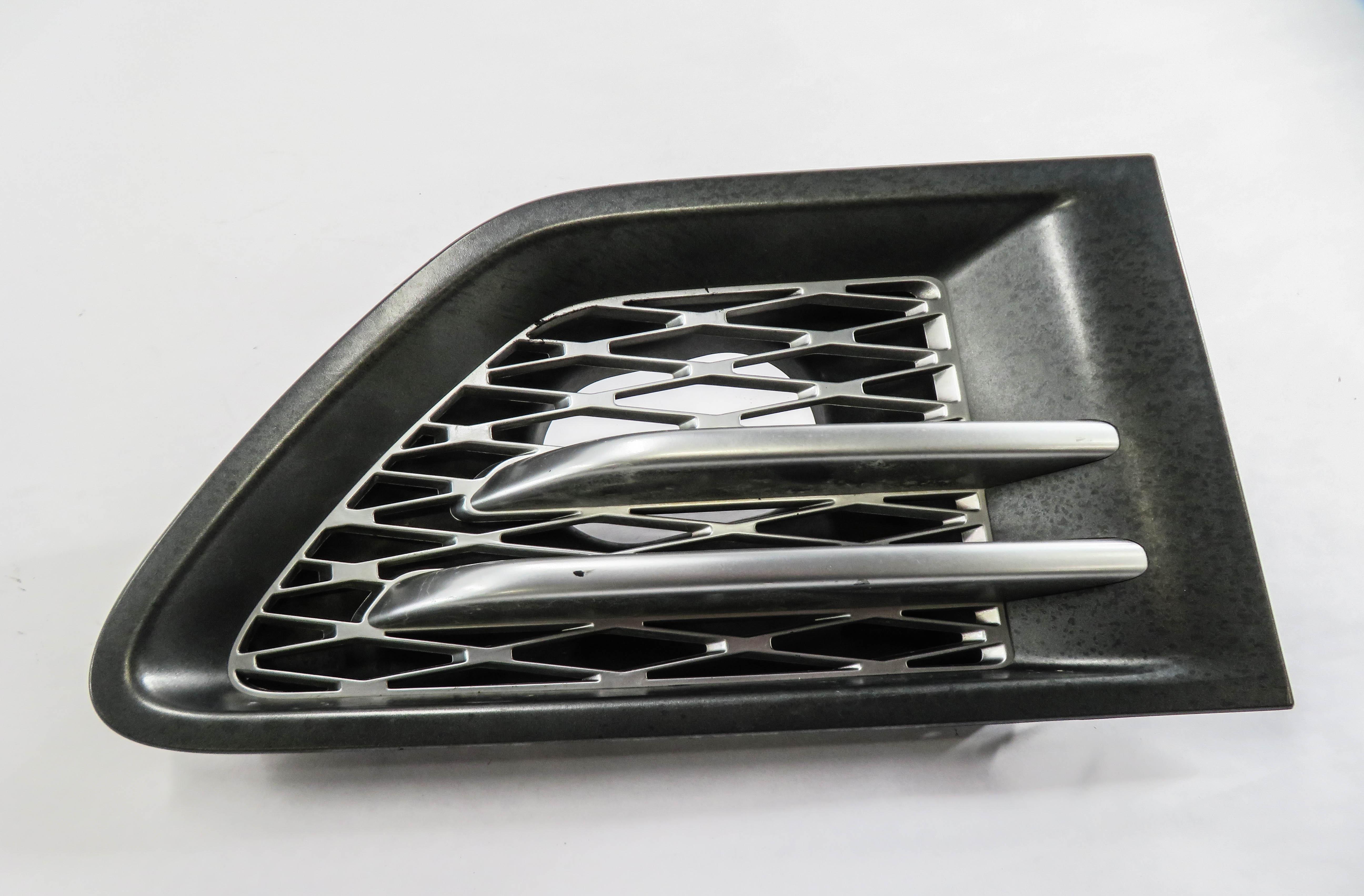 2011 RANGE ROVER SPORT (L320) RIGHT PASSENGER FENDER AIR VENT GRILLE — exact item pictured