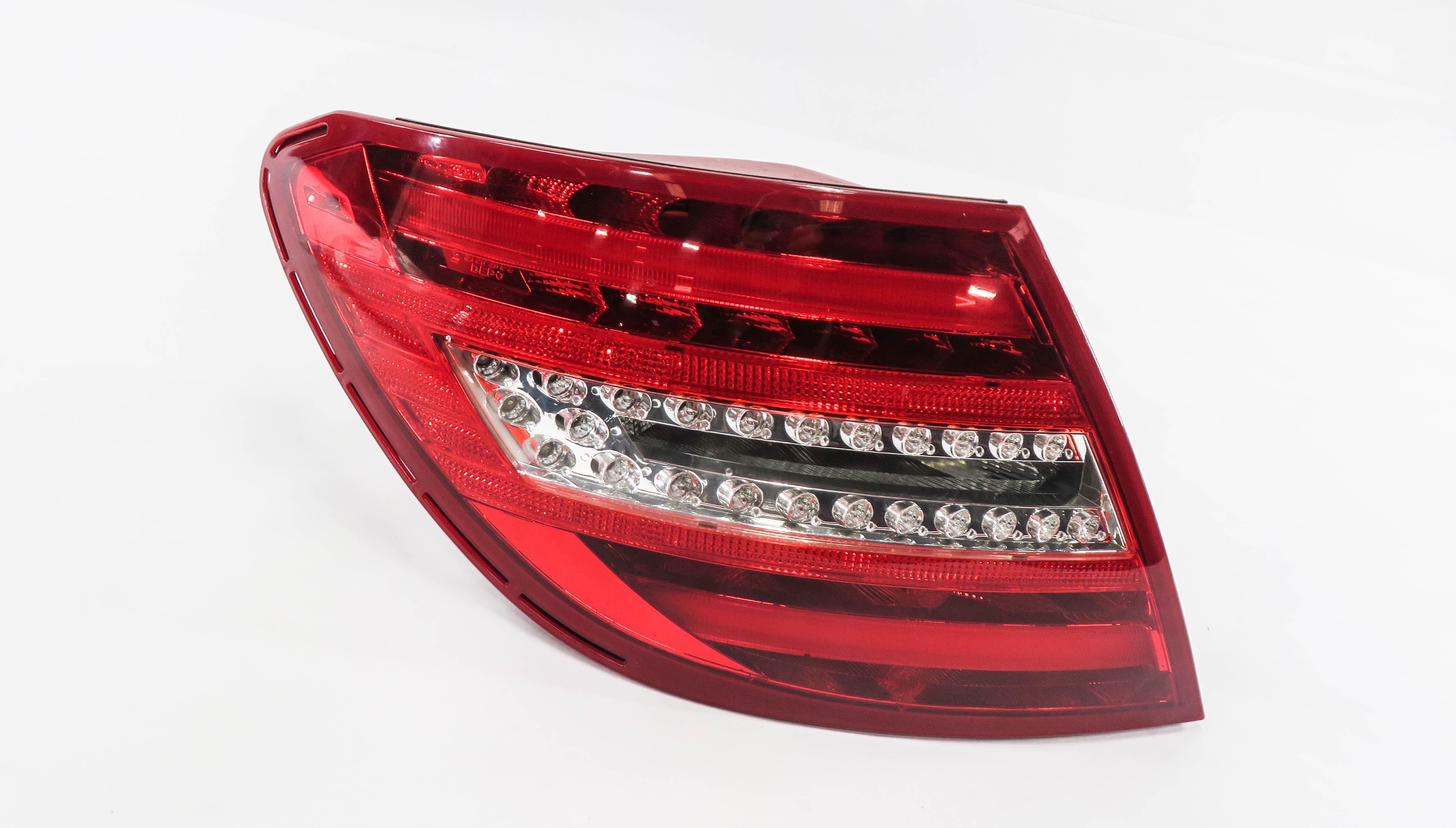 2012-2015 MERCEDES BENZ C250 C300 C350 (W204) LEFT DRIVER TAILLIGHT BRAKE LIGHT — exact item pictured