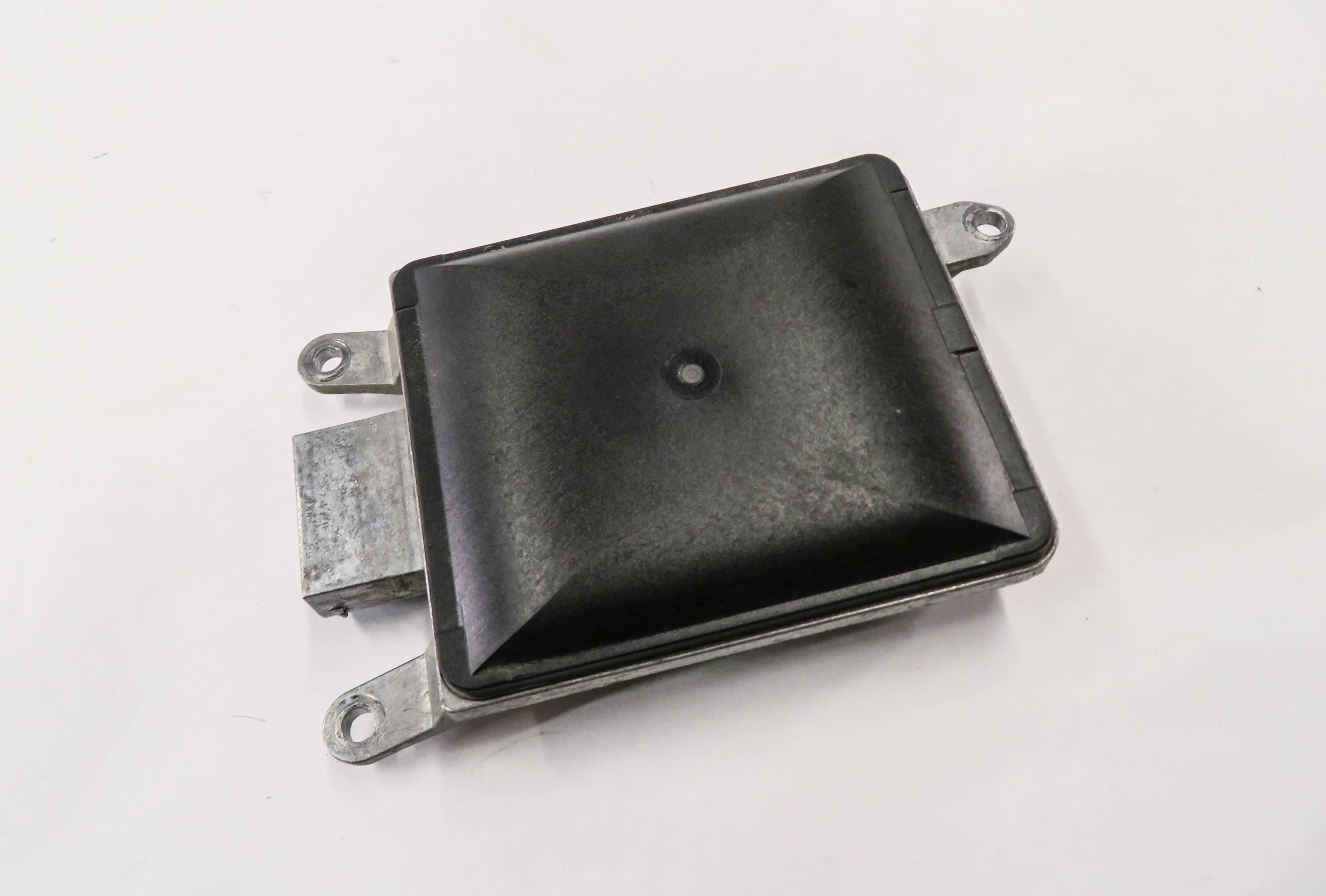 2011-2016 PORSCHE CAYENNE (958) RIGHT PASSENGER REAR BLIND SPOT RADAR MODULE — exact item pictured