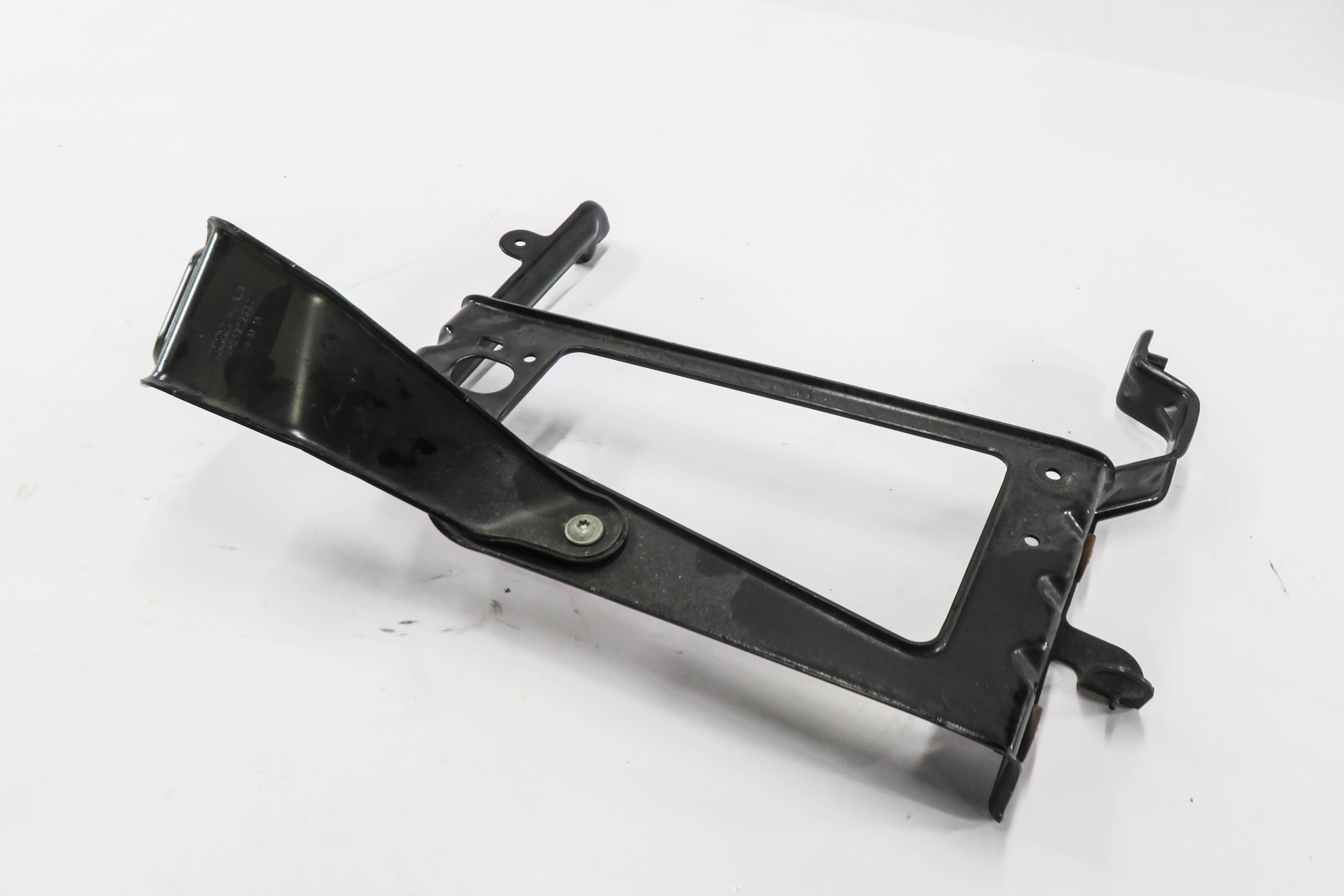 2017 AUDI Q7 (4M) LEFT FRONT DRIVER RADIATOR SUPPORT MOUNT BRACKET — exact item pictured