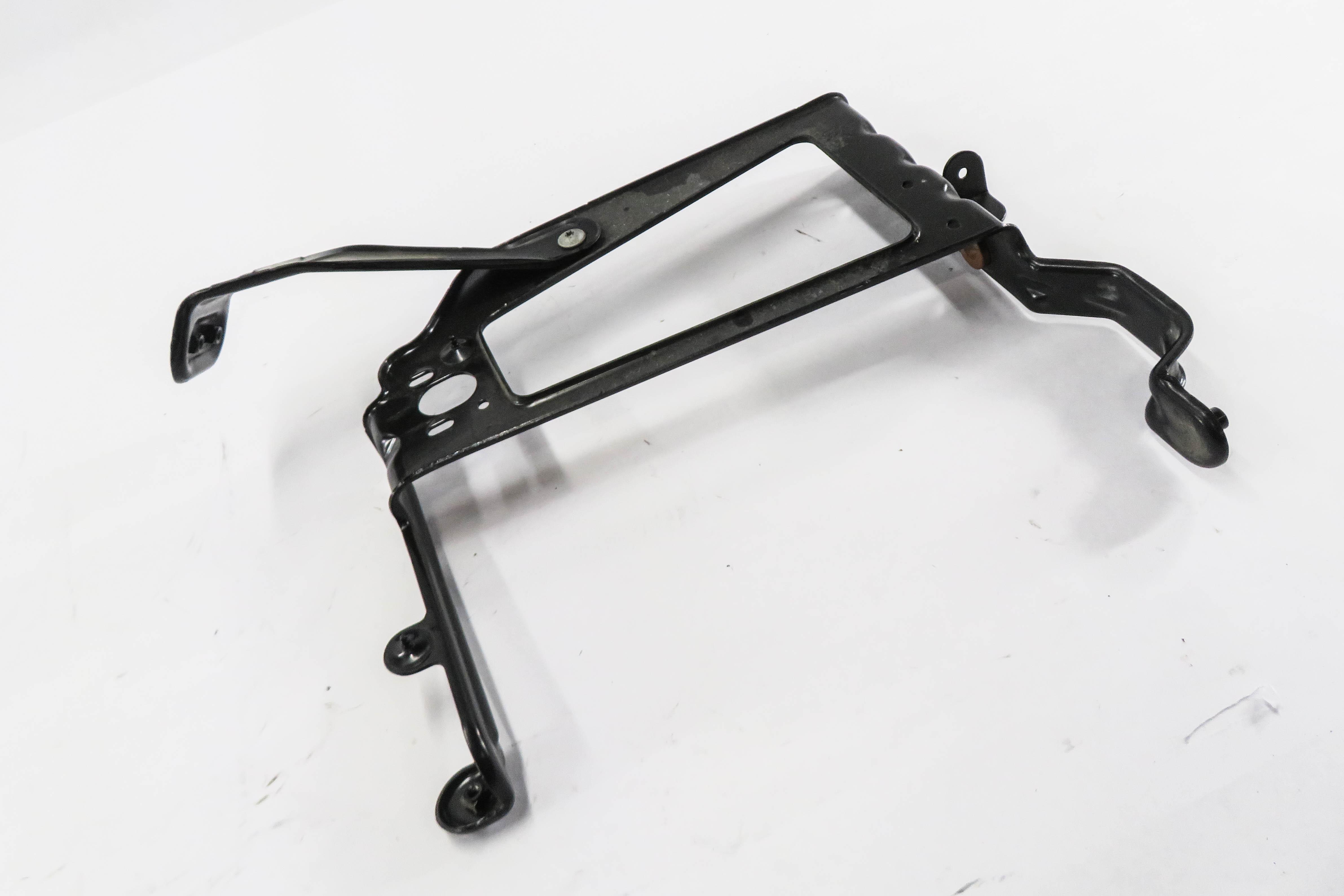 2017 AUDI Q7 (4M) RIGHT FRONT PASSENGER RADIATOR SUPPORT MOUNT BRACKET — exact item pictured