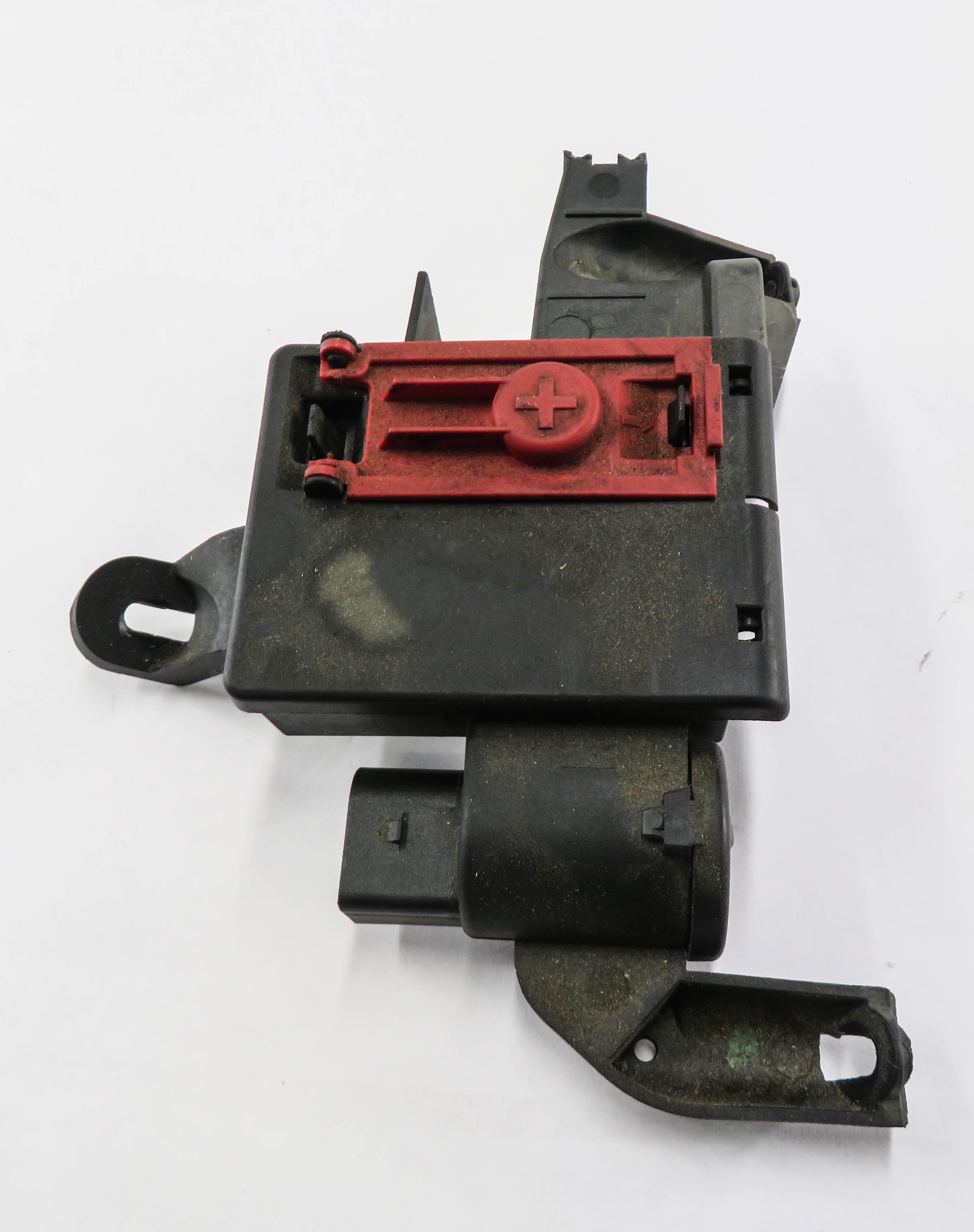 2017 AUDI Q7 (4M) POSITIVE BATTERY JUMP POST TERMINAL BOX — exact item pictured