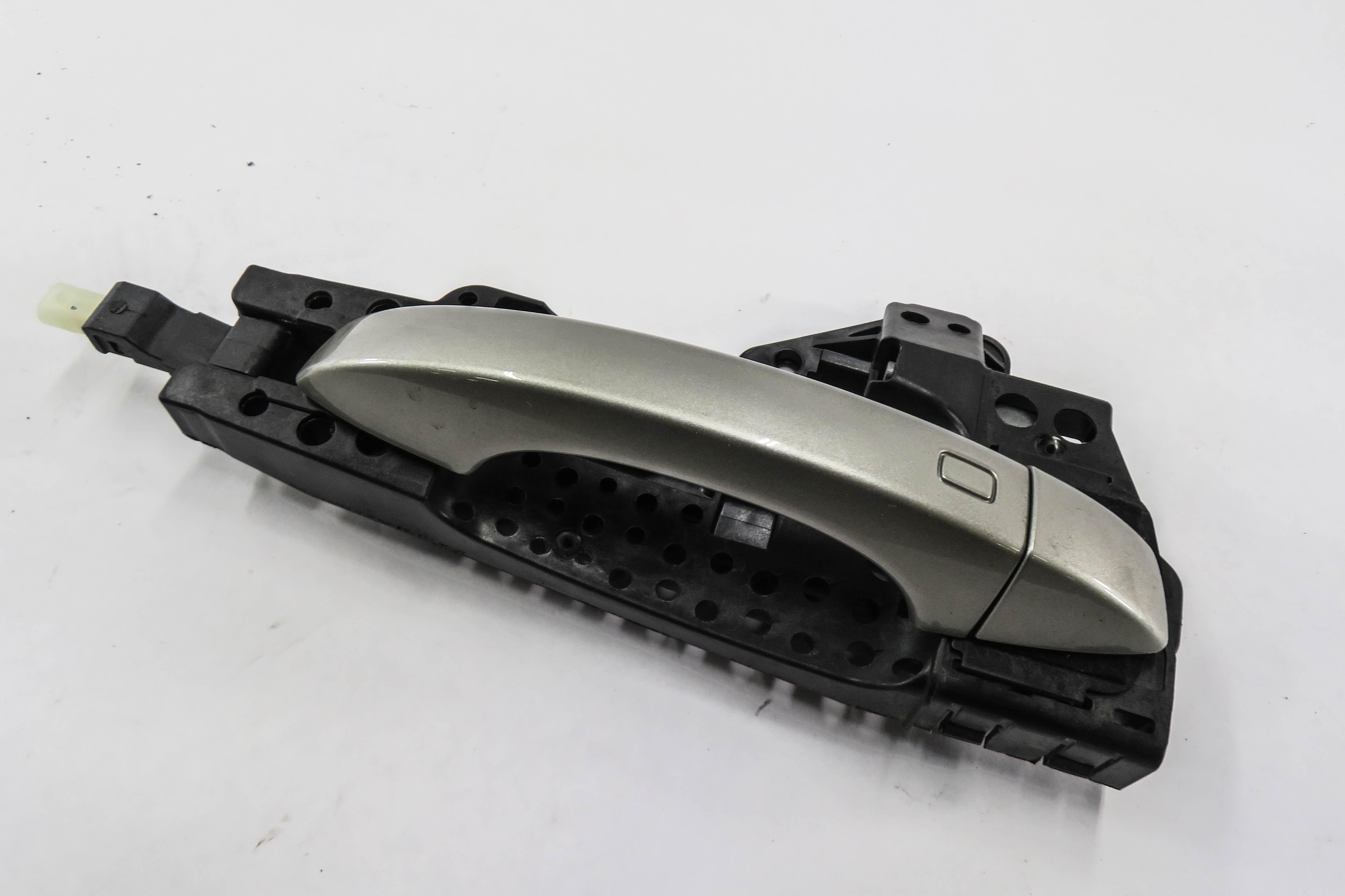 2017-2020 AUDI Q7 (4M) RIGHT REAR KEYLESS EXTERIOR DOOR HANDLE (KARAT BEIGE N3) — exact item pictured
