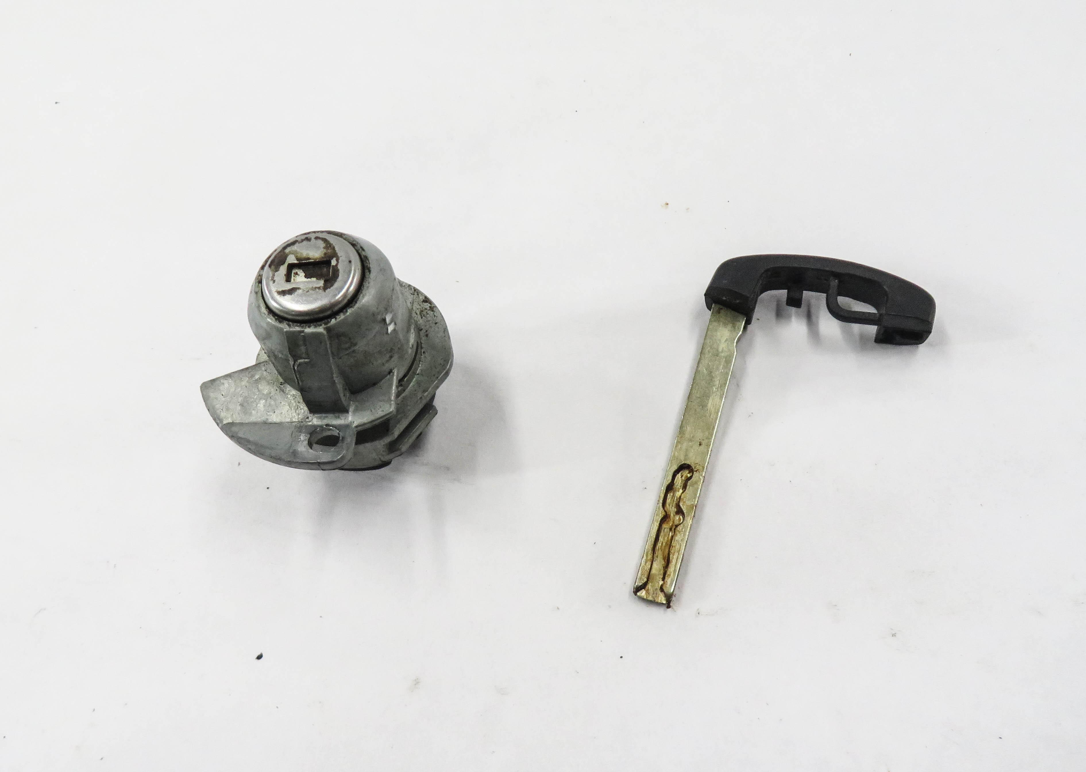 2015 BMW 535i (F10) LEFT FRONT DRIVER DOOR LOCK CYLINDER w/ KEY — exact item pictured