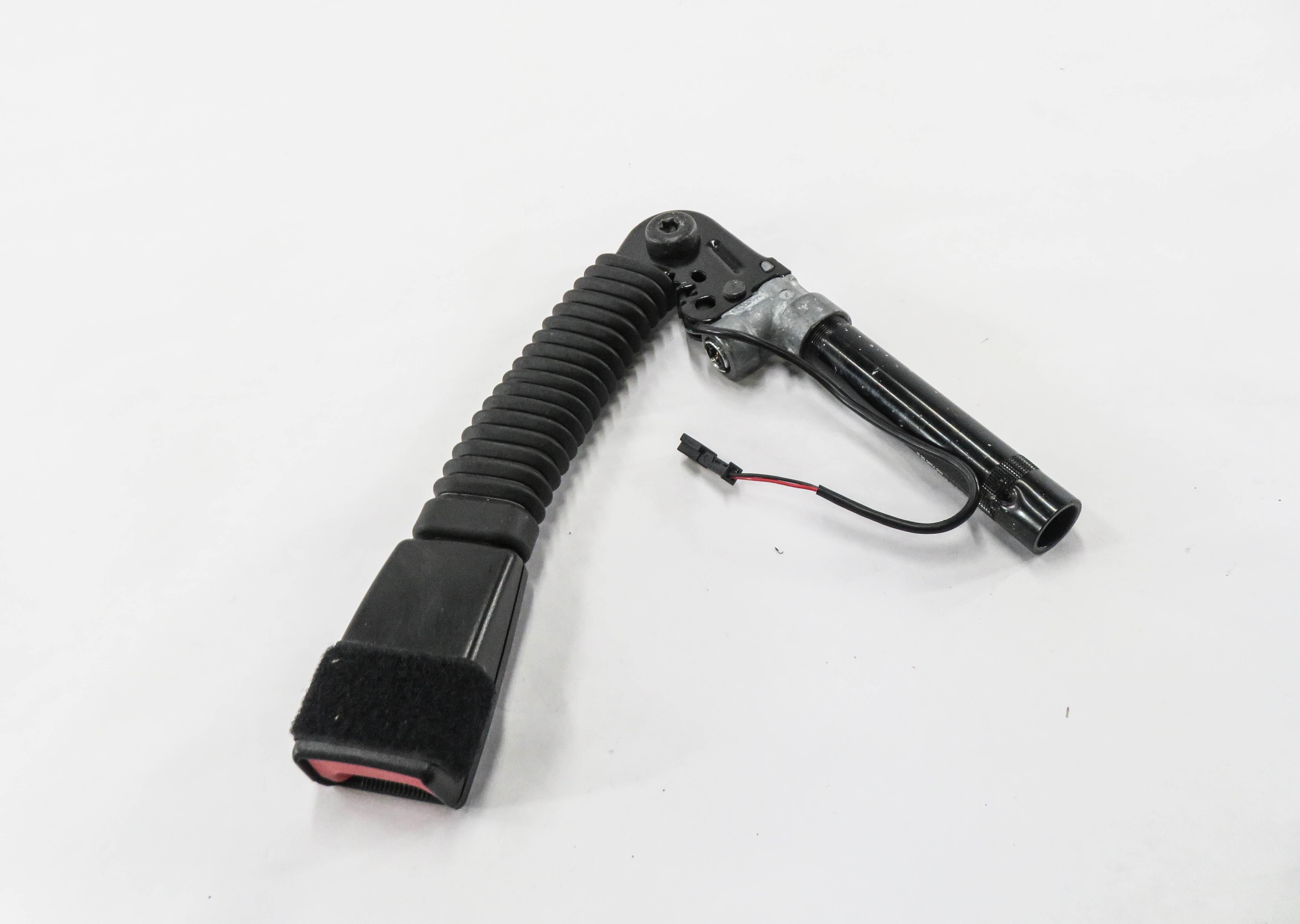 13-16 BMW 528i 535i 550i 740i 750i 760i (F01 F10) RIGHT FRONT SEATBELT RECEIVER — exact item pictured