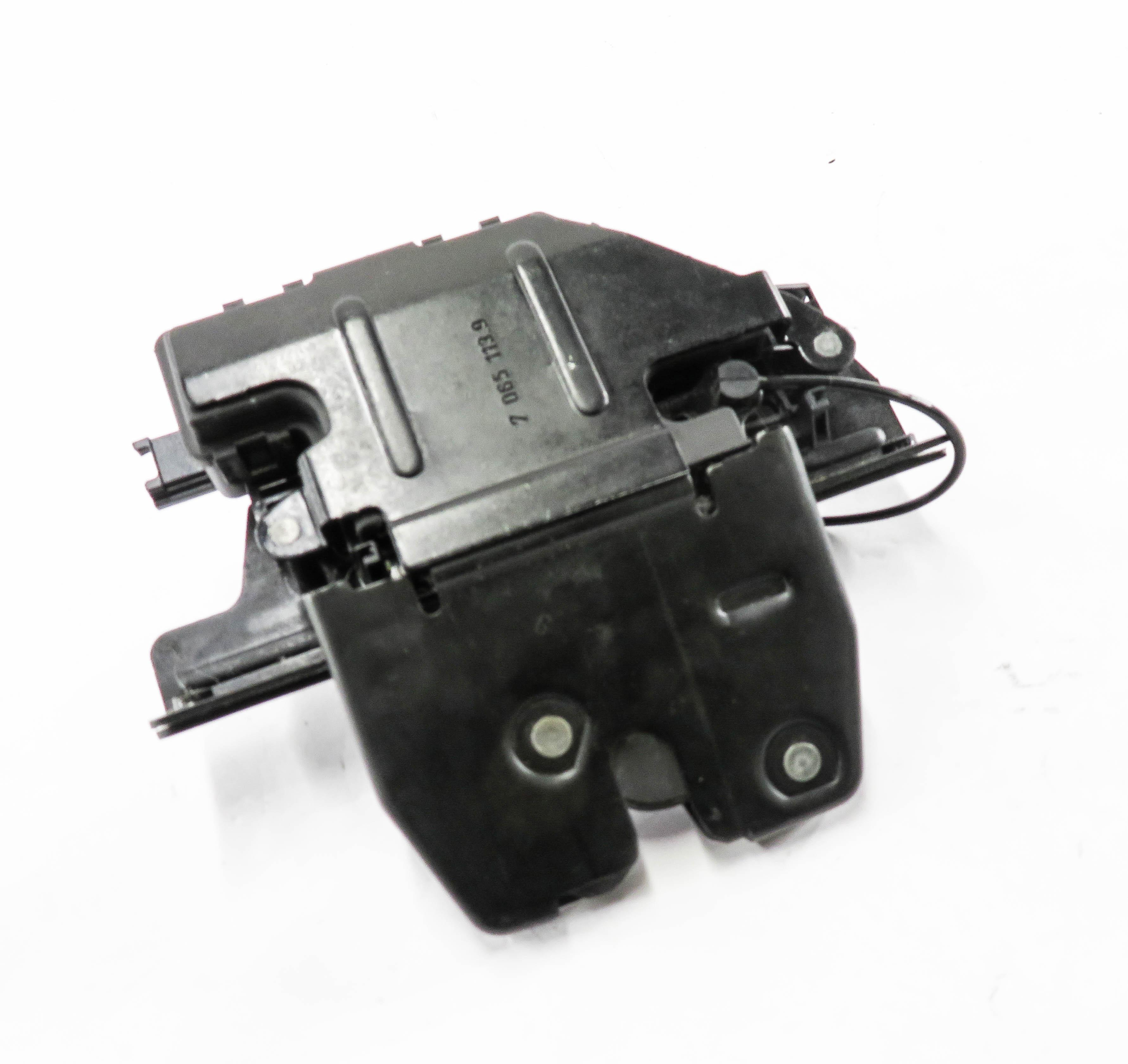 2010 RANGE ROVER (L322) REAR TRUNK LOCK LATCH ACTUATOR — exact item pictured