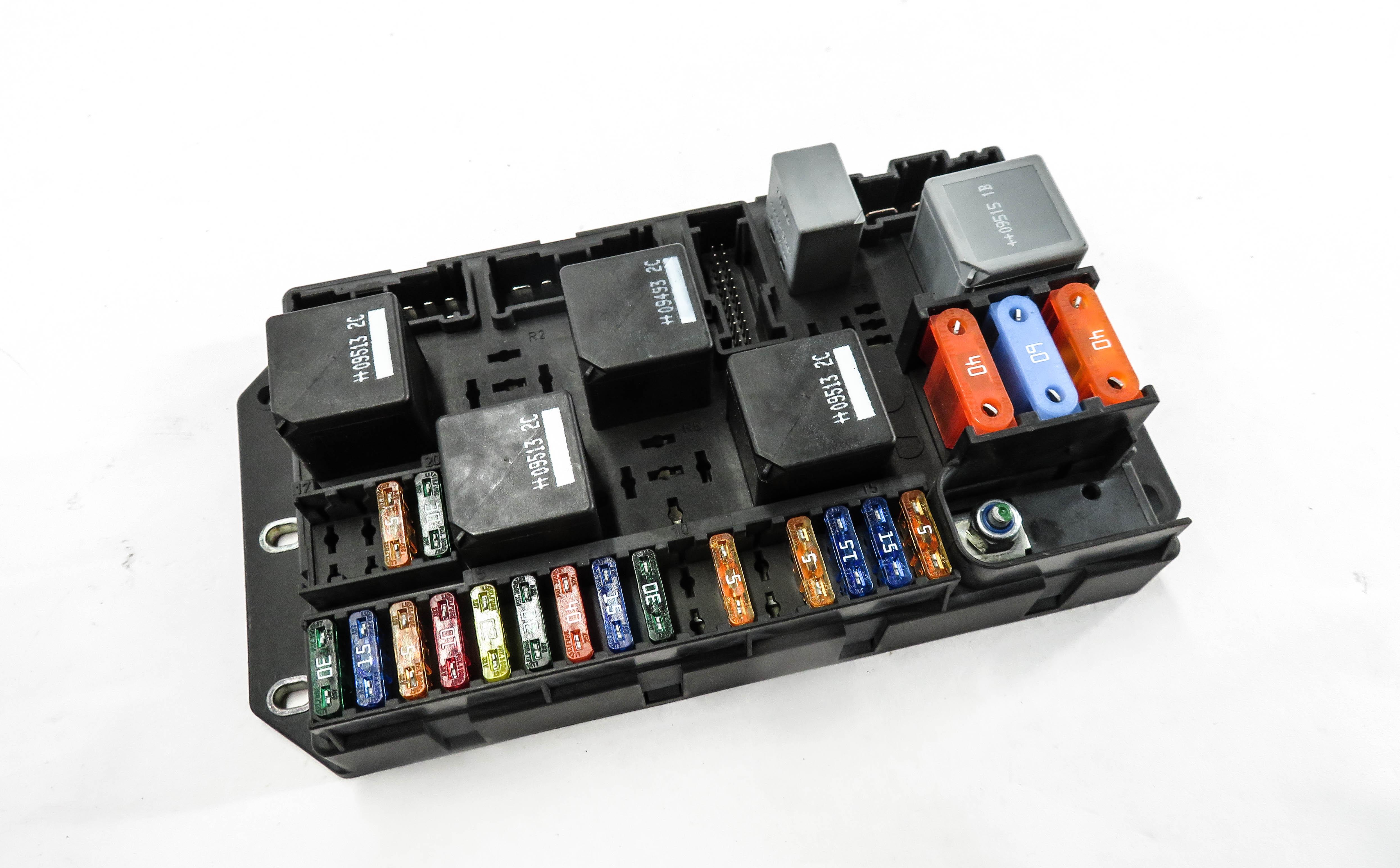 2010 RANGE ROVER (L322) REAR TRUNK FUSE BOX — exact item pictured