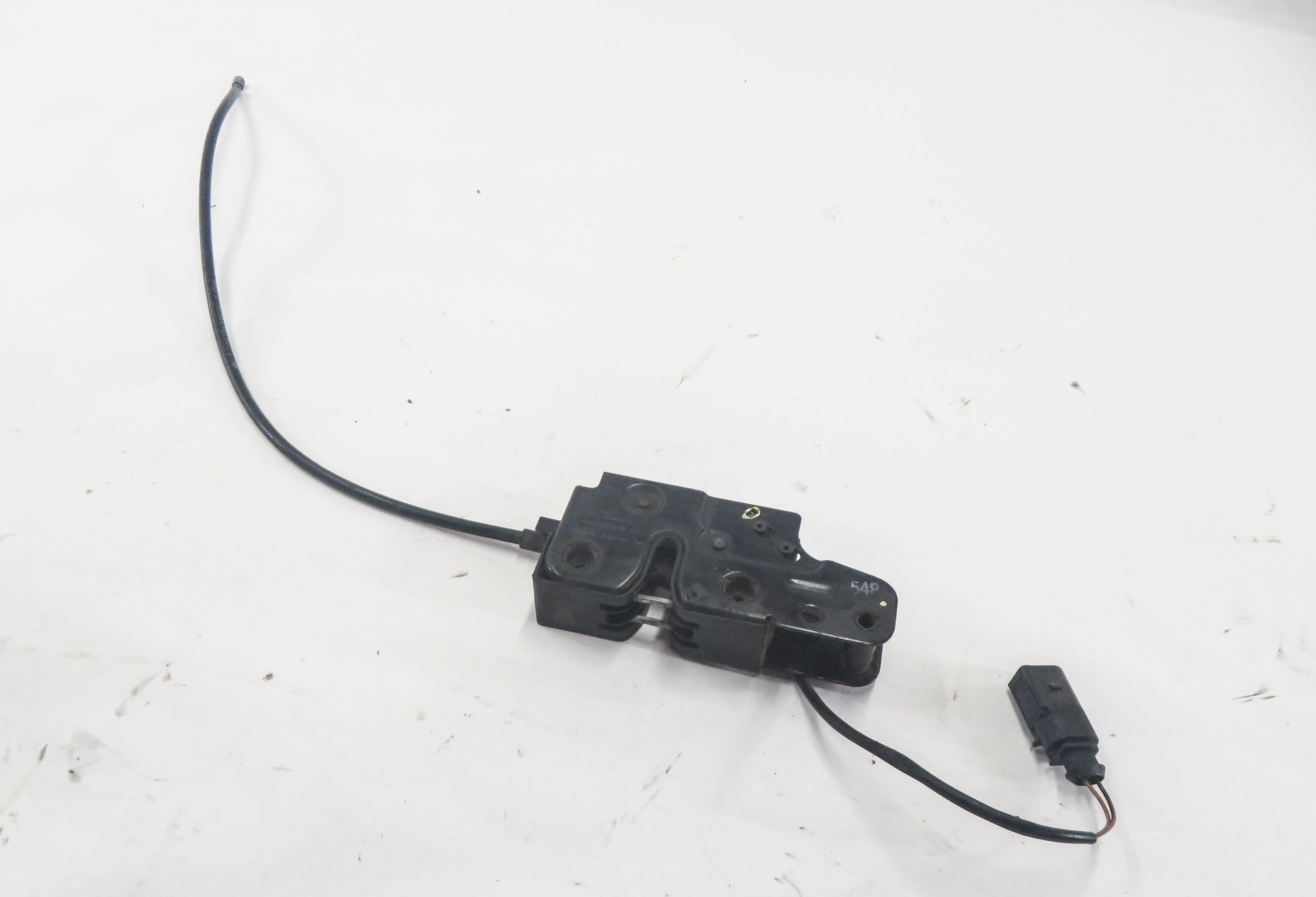 2007 AUDI Q7 (4L) FRONT LOWER HOOD LOCK LATCH ACTUATOR STRIKER PLATE — exact item pictured