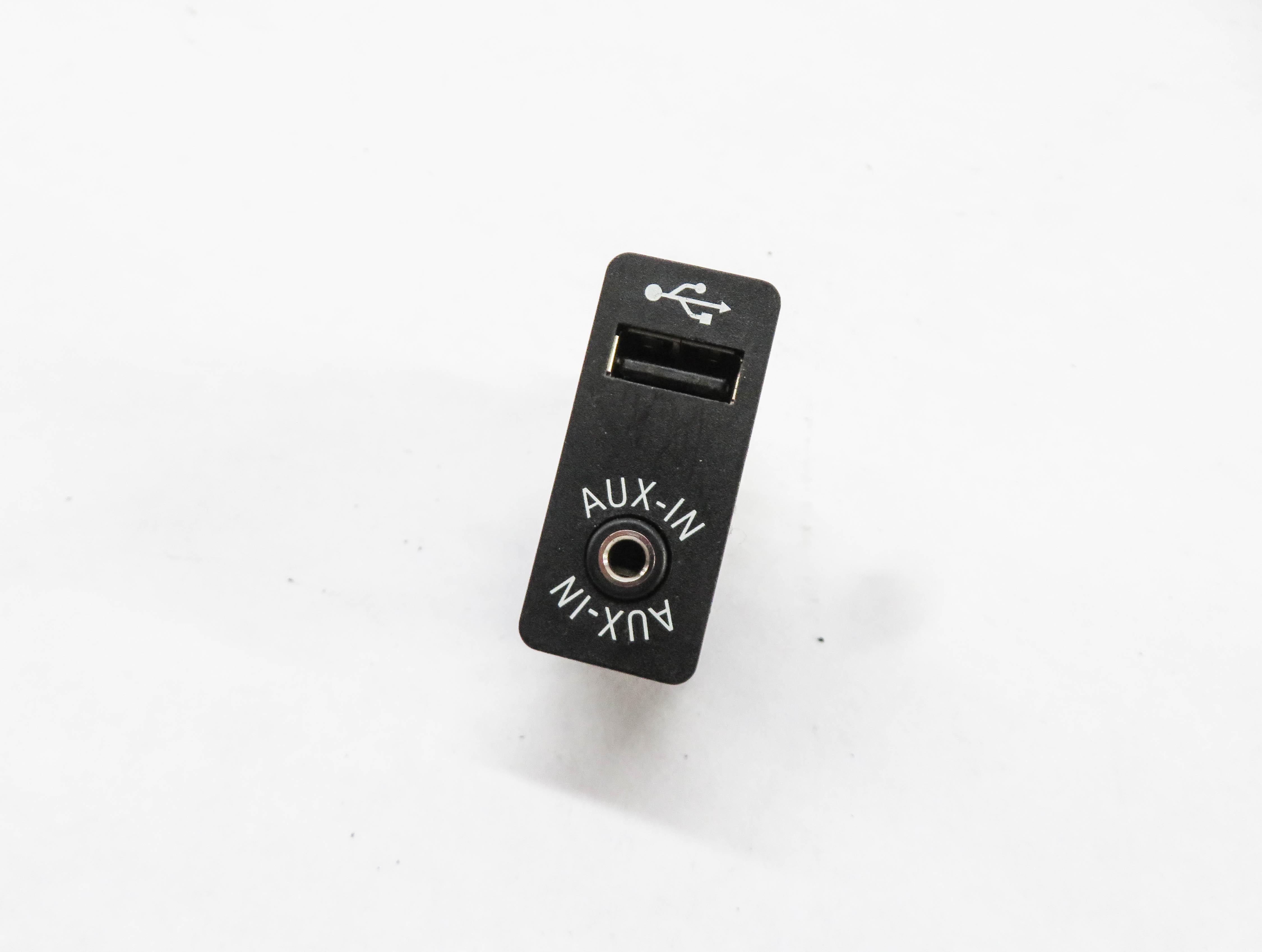 2013 BMW X3 (F25) RADIO STEREO AUX AUXILIARY AUDIO IN INPUT JACK w/ USB — exact item pictured