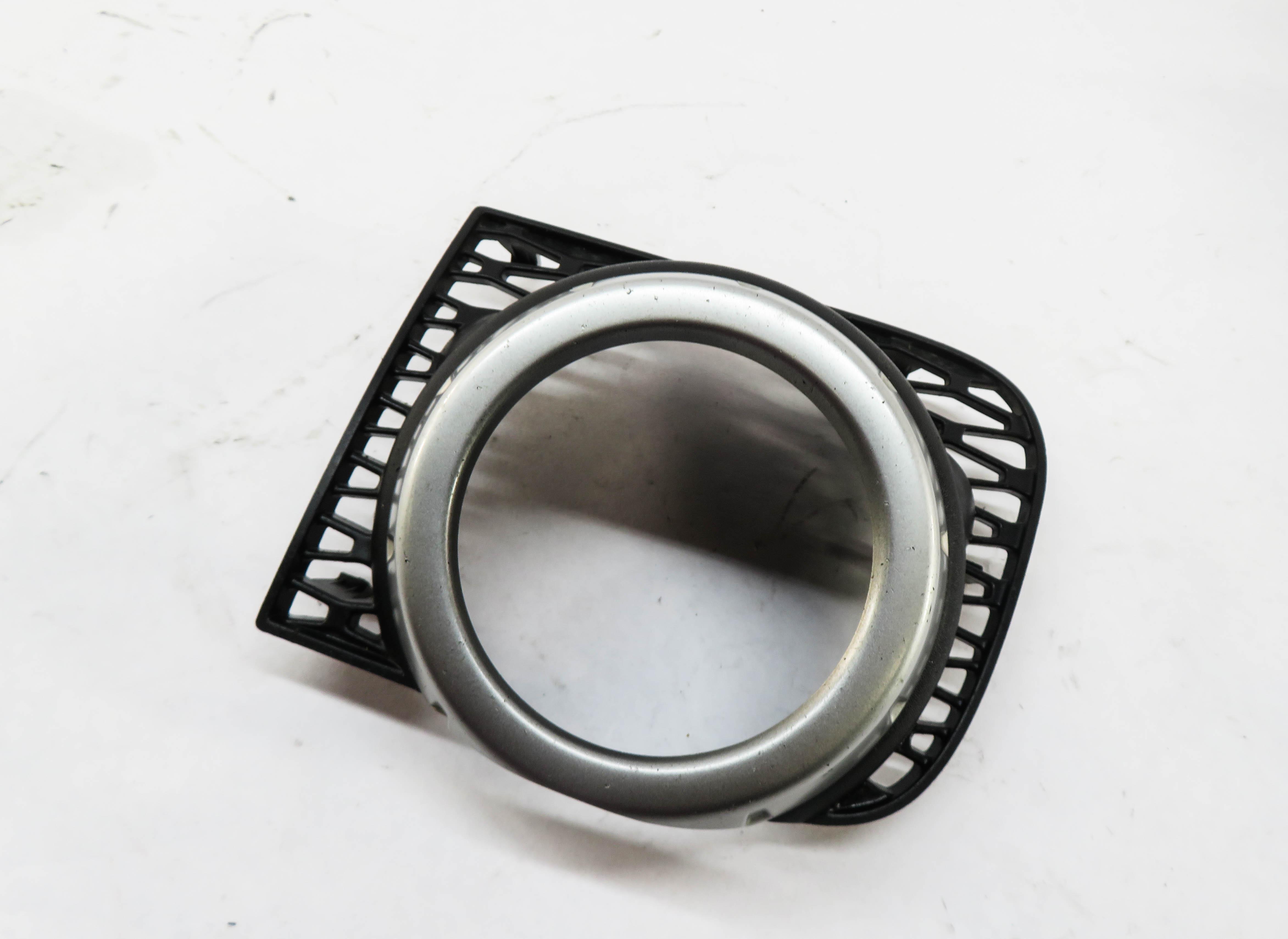 2010 RANGE ROVER (L322) RIGHT FRONT PASSENGER FOGLIGHT FOG LIGHT GRILLE TRIM — exact item pictured