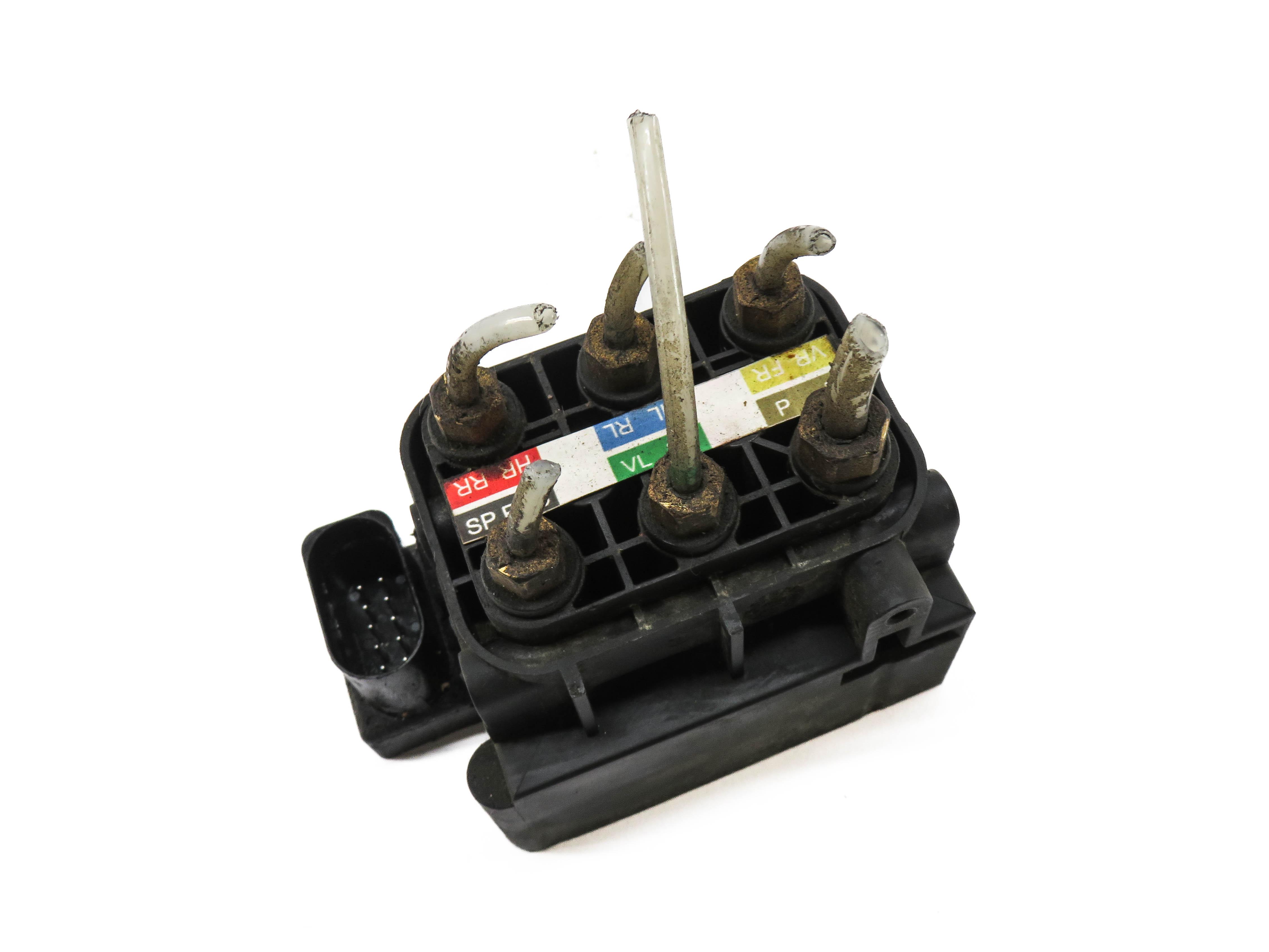 2008 MERCEDES GL450 (X164) AIR SUSPENSION COMPRESSOR VALVE BLOCK — exact item pictured