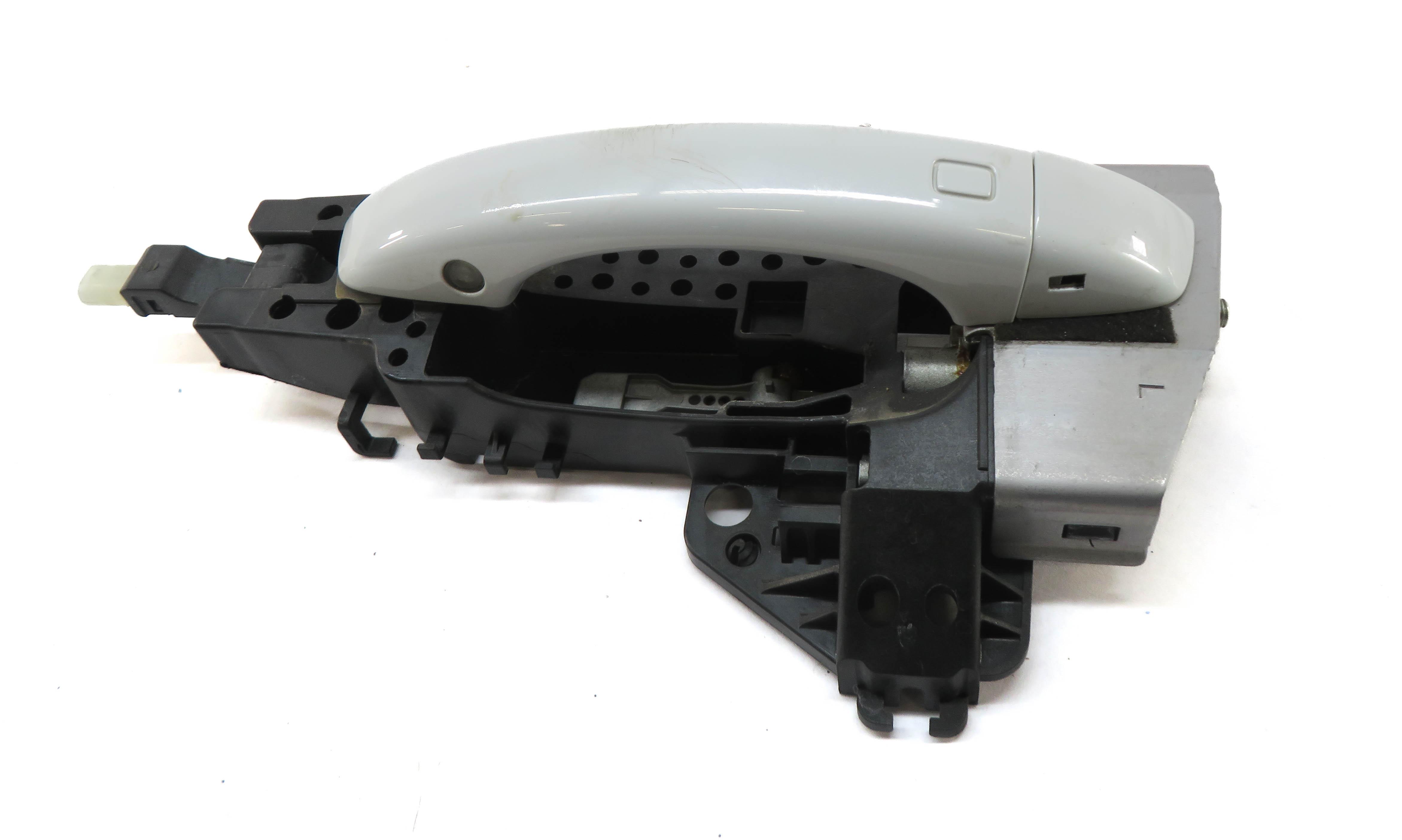 2017-2020 AUDI Q7 (4M) LEFT FRONT DRIVER KEYLESS DOOR HANDLE (GLACIER WHITE 2Y) — exact item pictured