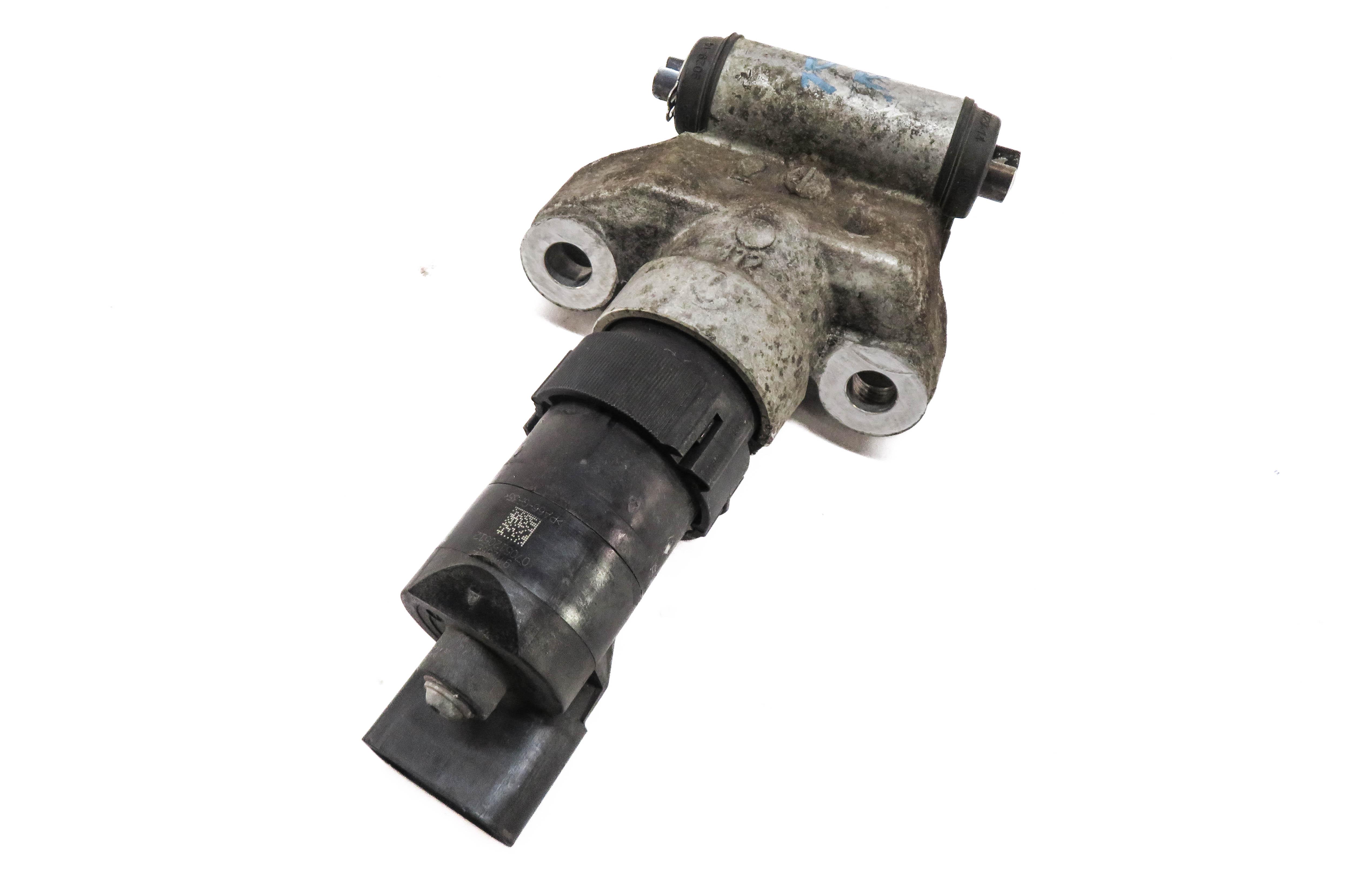 2013 PORSCHE CAYENNE (958) RIGHT PASSENGER REAR PARKING BRAKE ACTUATOR MOTOR — exact item pictured