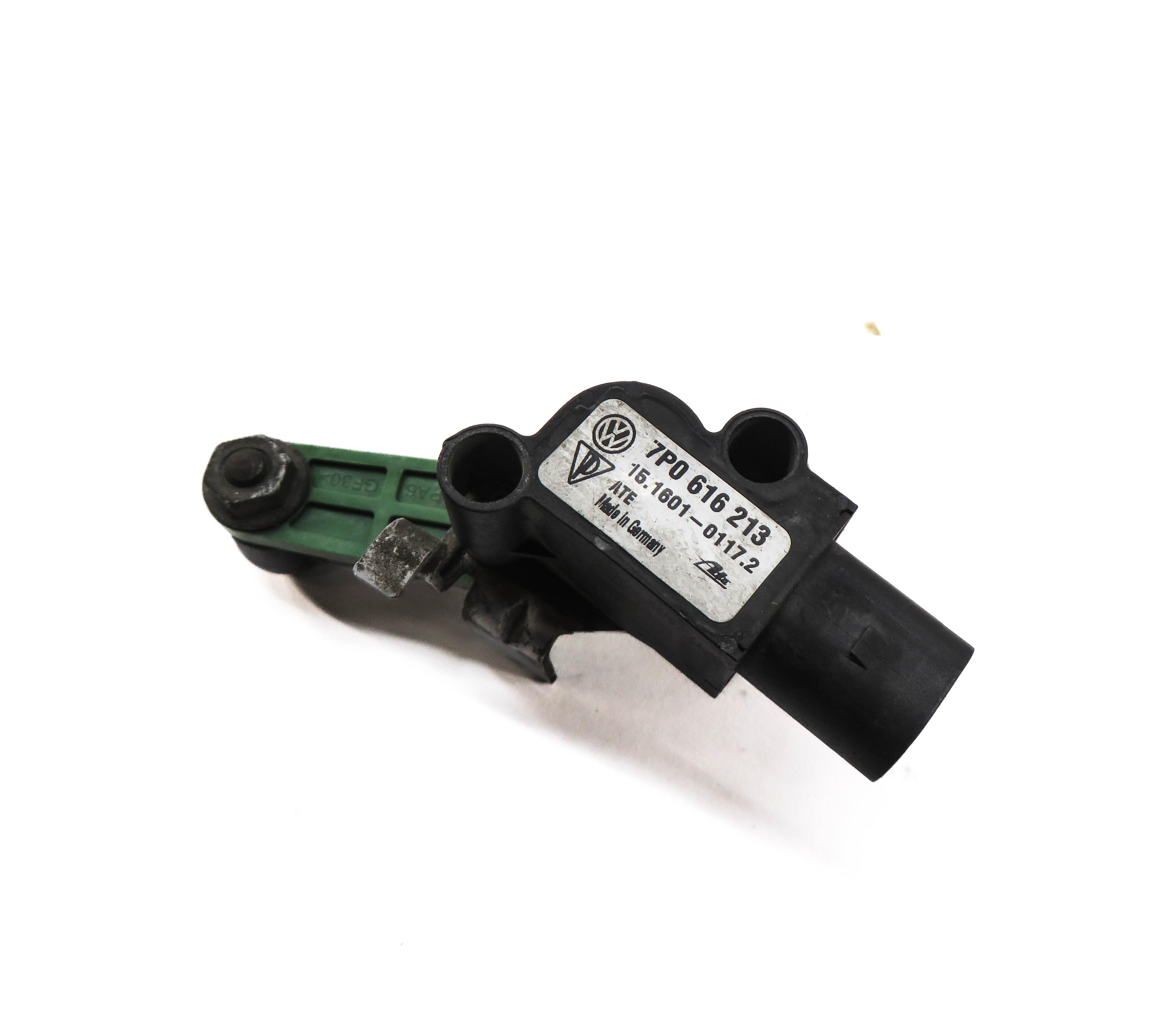 2011 PORSCHE CAYENNE (958) LEFT FRONT DRIVER SUSPENSION HEIGHT LEVEL SENSOR — exact item pictured