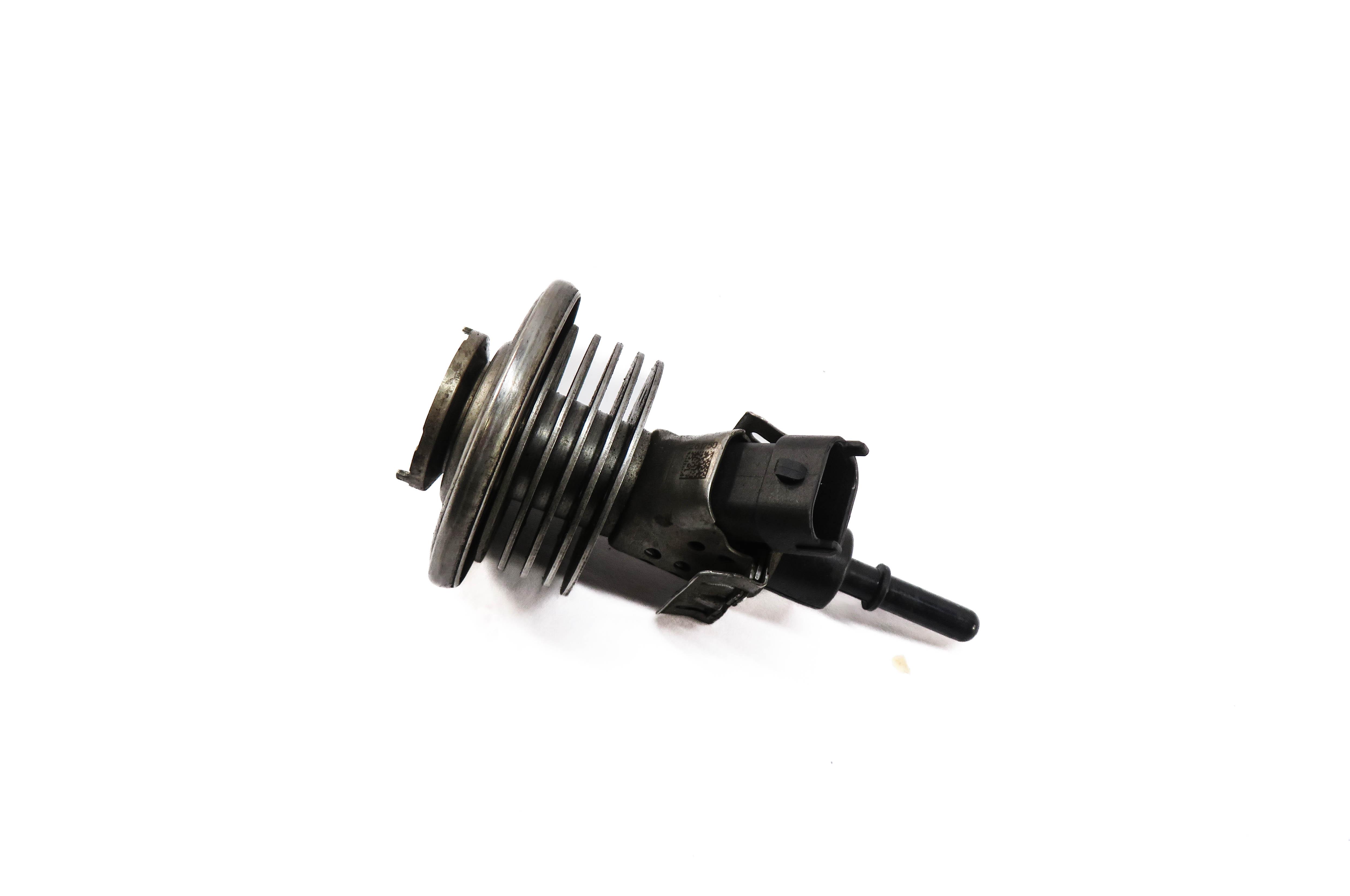 2011 PORSCHE CAYENNE (958) 3.0L DIESEL DEF SCR EXHAUST FLUID INJECTOR NOZZLE — exact item pictured