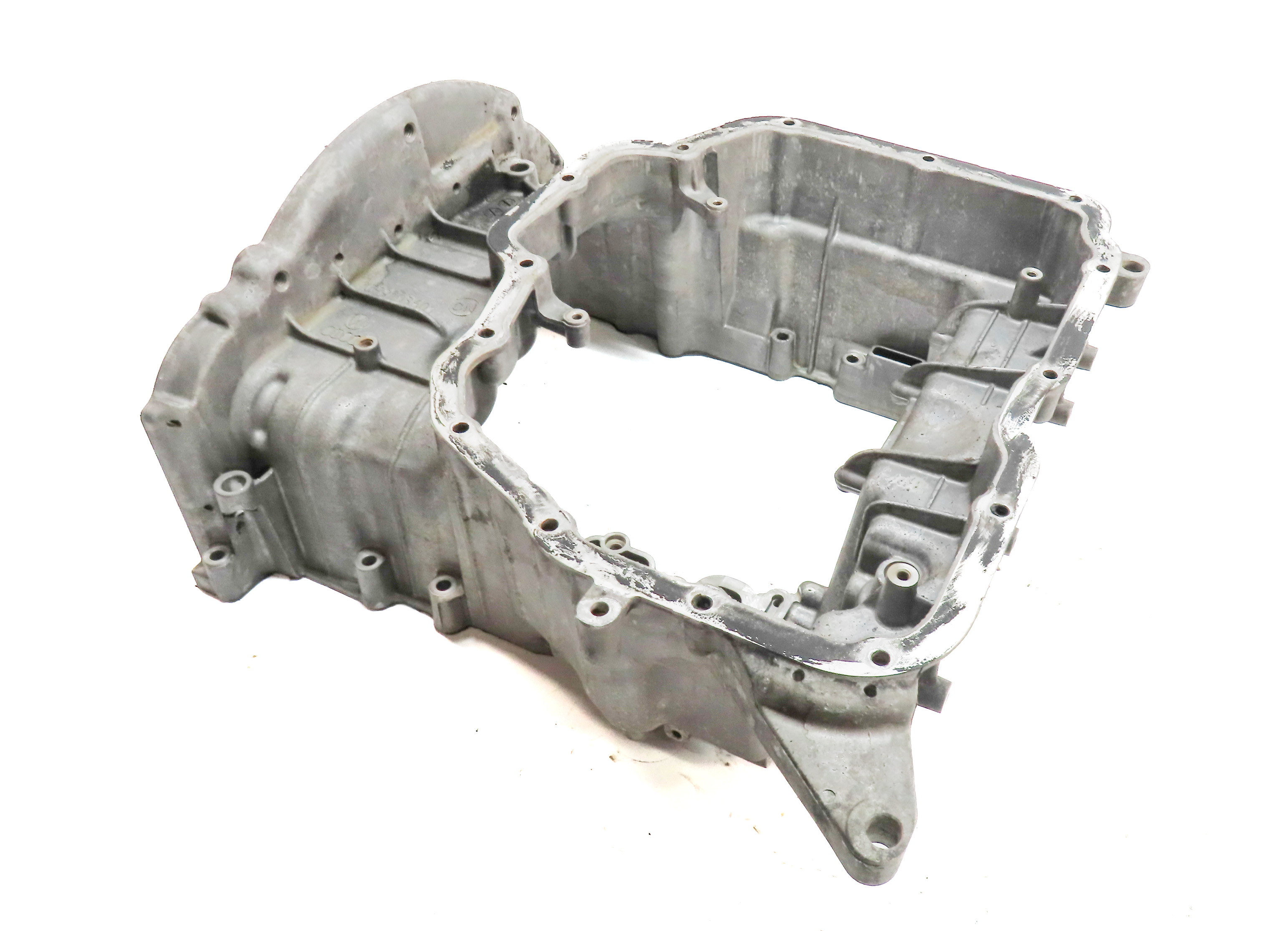 13 PORSCHE CAYENNE (958) 3.0L DIESEL (MCN.RB) ENGINE UPPER OIL FLUID PAN CRADLE — exact item pictured