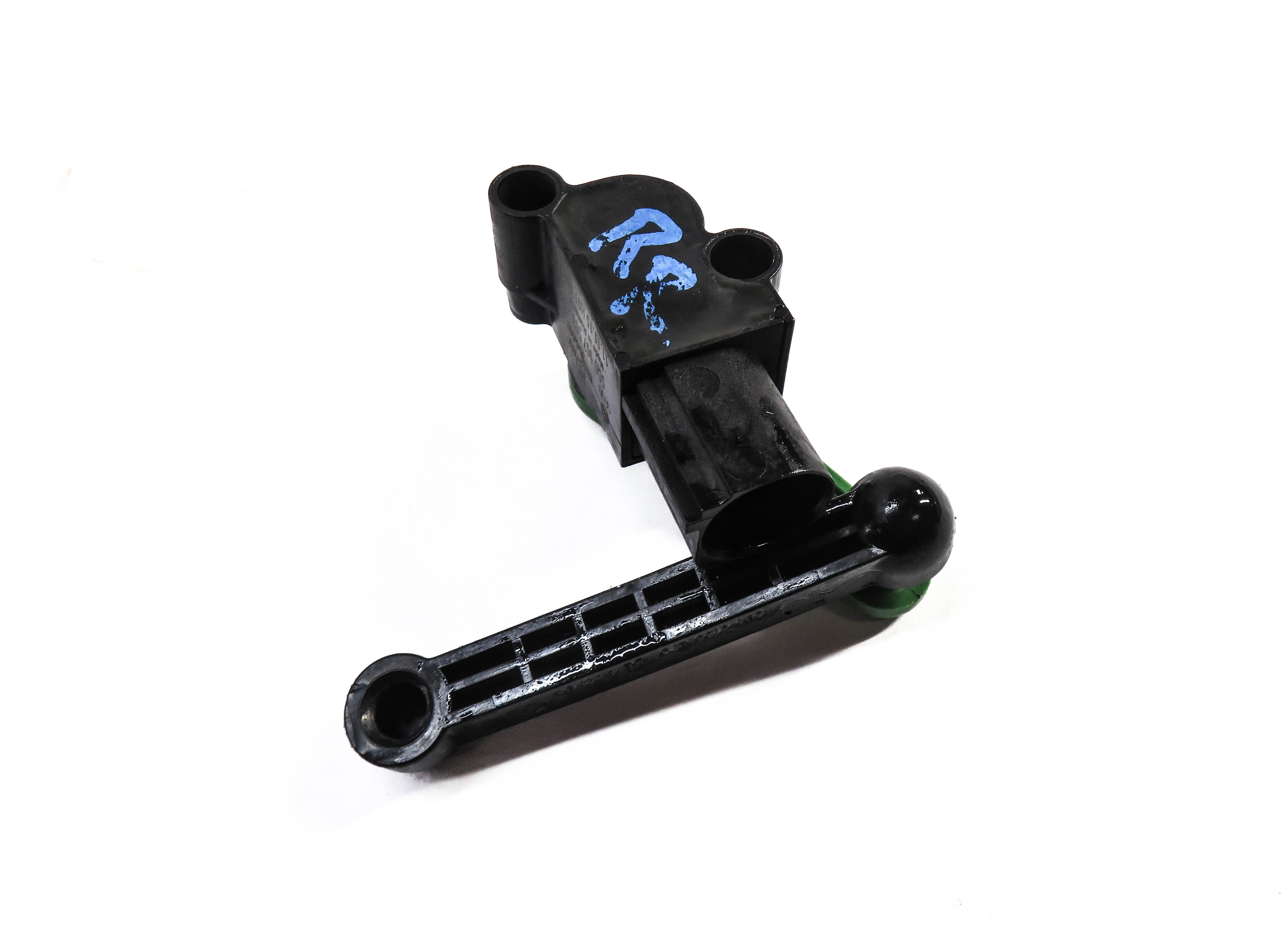 2016 AUDI S3 (8V) RIGHT PASSENGER REAR SUSPENSION HEIGHT LEVEL SENSOR — exact item pictured