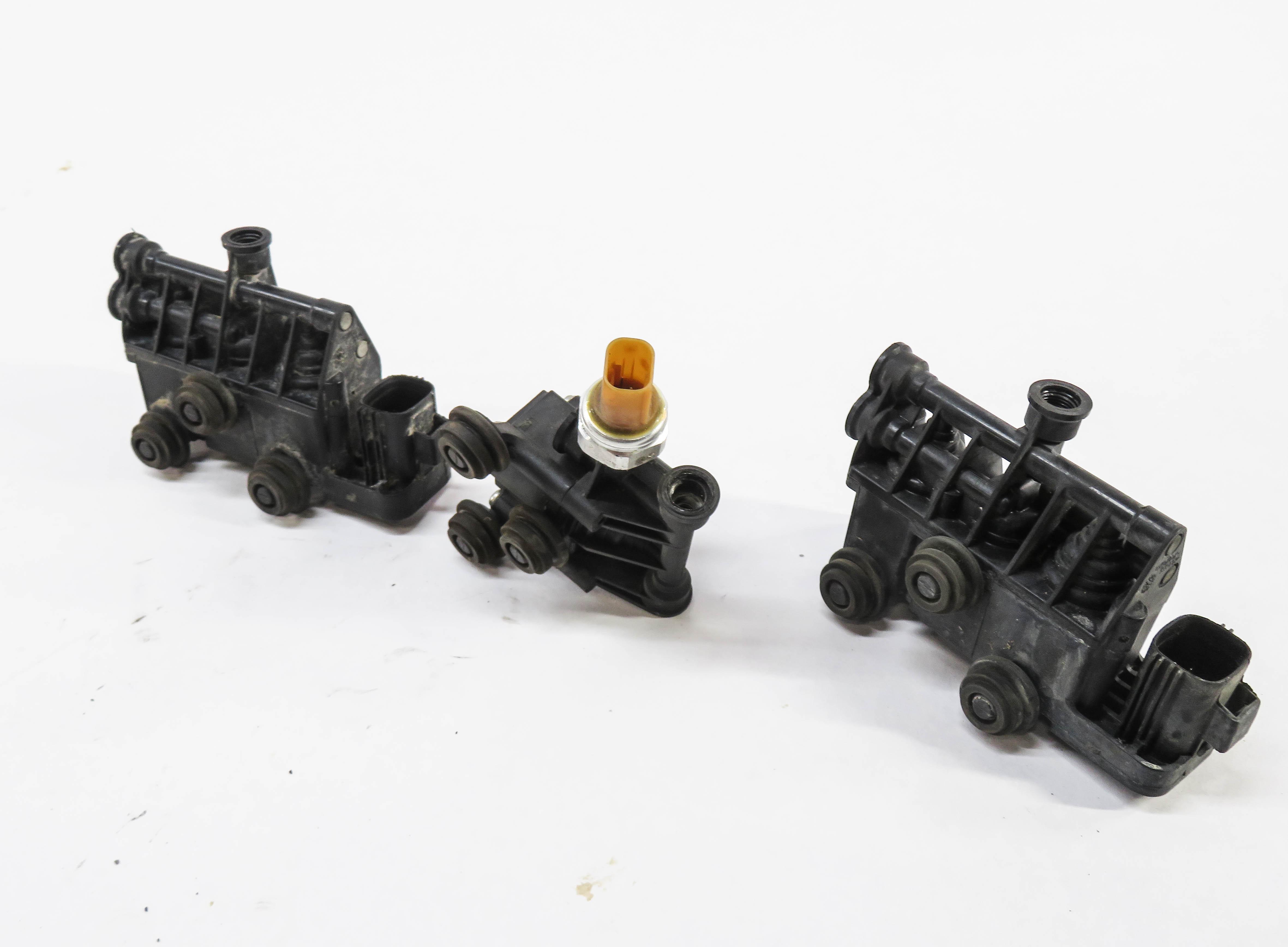 2011 RANGE ROVER SPORT (L320) AIR SUSPENSION VALVE BLOCK SET — exact item pictured