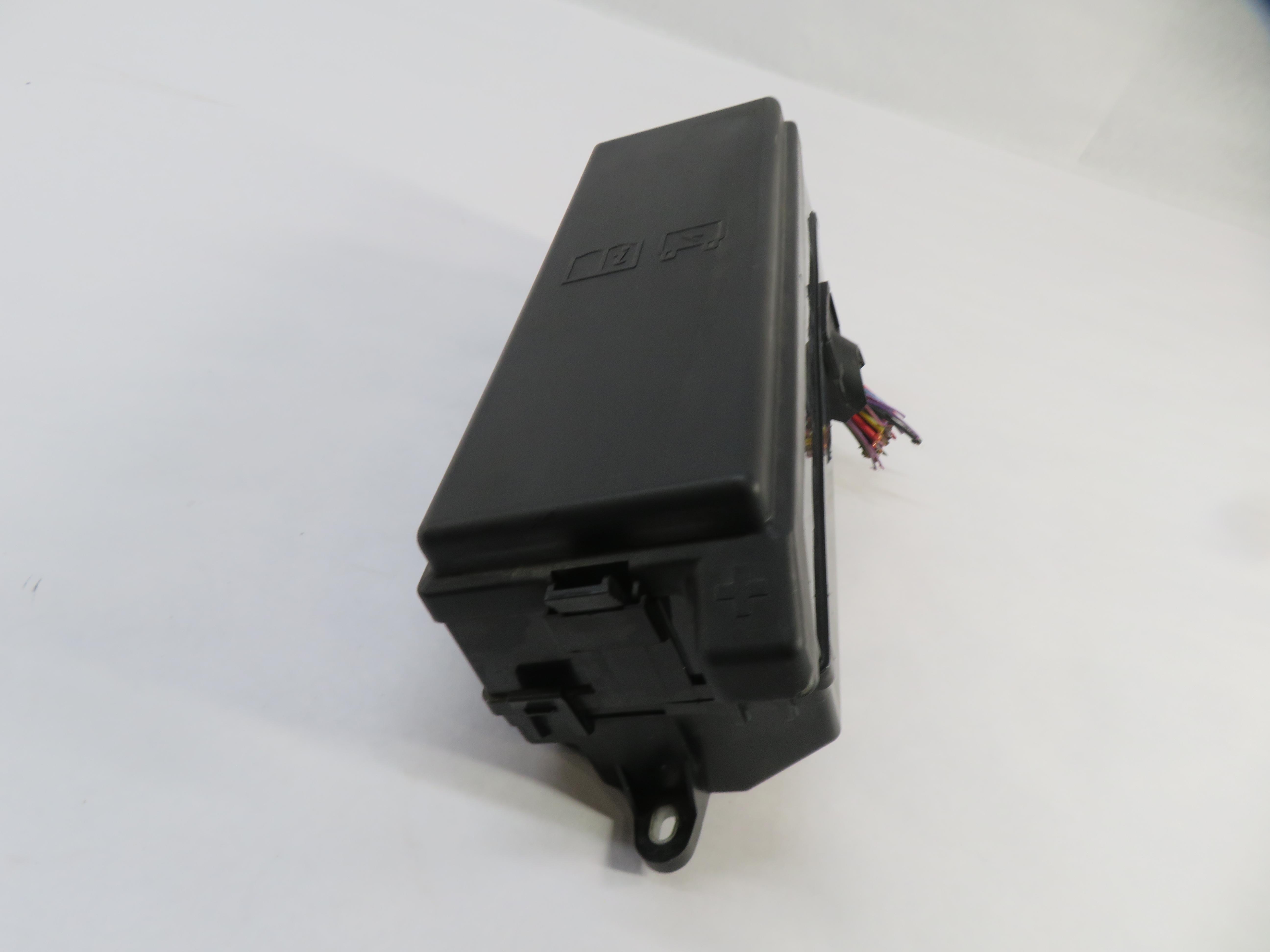 2014 RANGE ROVER SPORT (L494) 3.0L SUPERCHARGED ENGINE FUSE BOX — exact item pictured