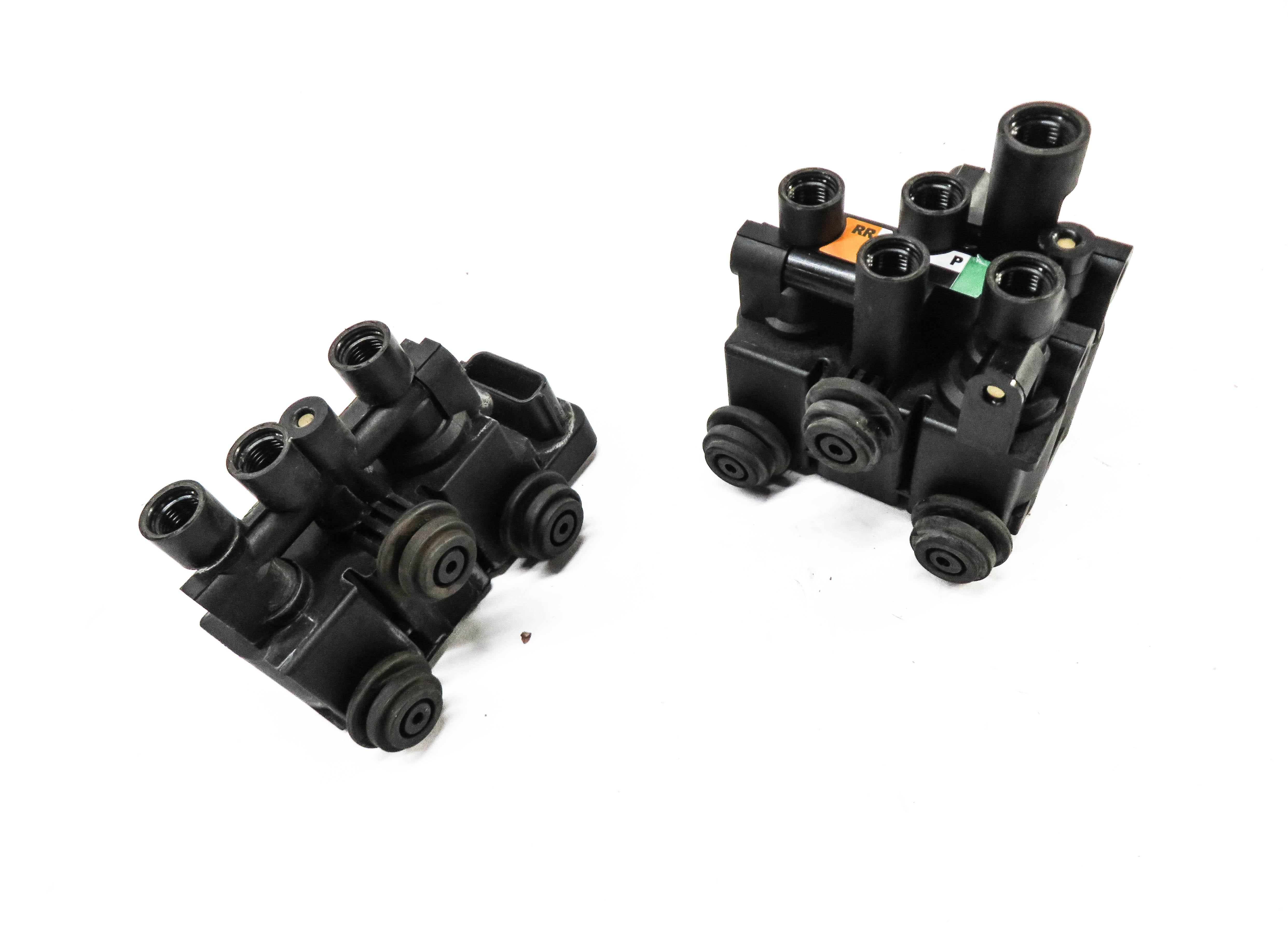 2014 RANGE ROVER SPORT (L494) AIR SUSPENSION VALVE BLOCK SET-2 — exact item pictured