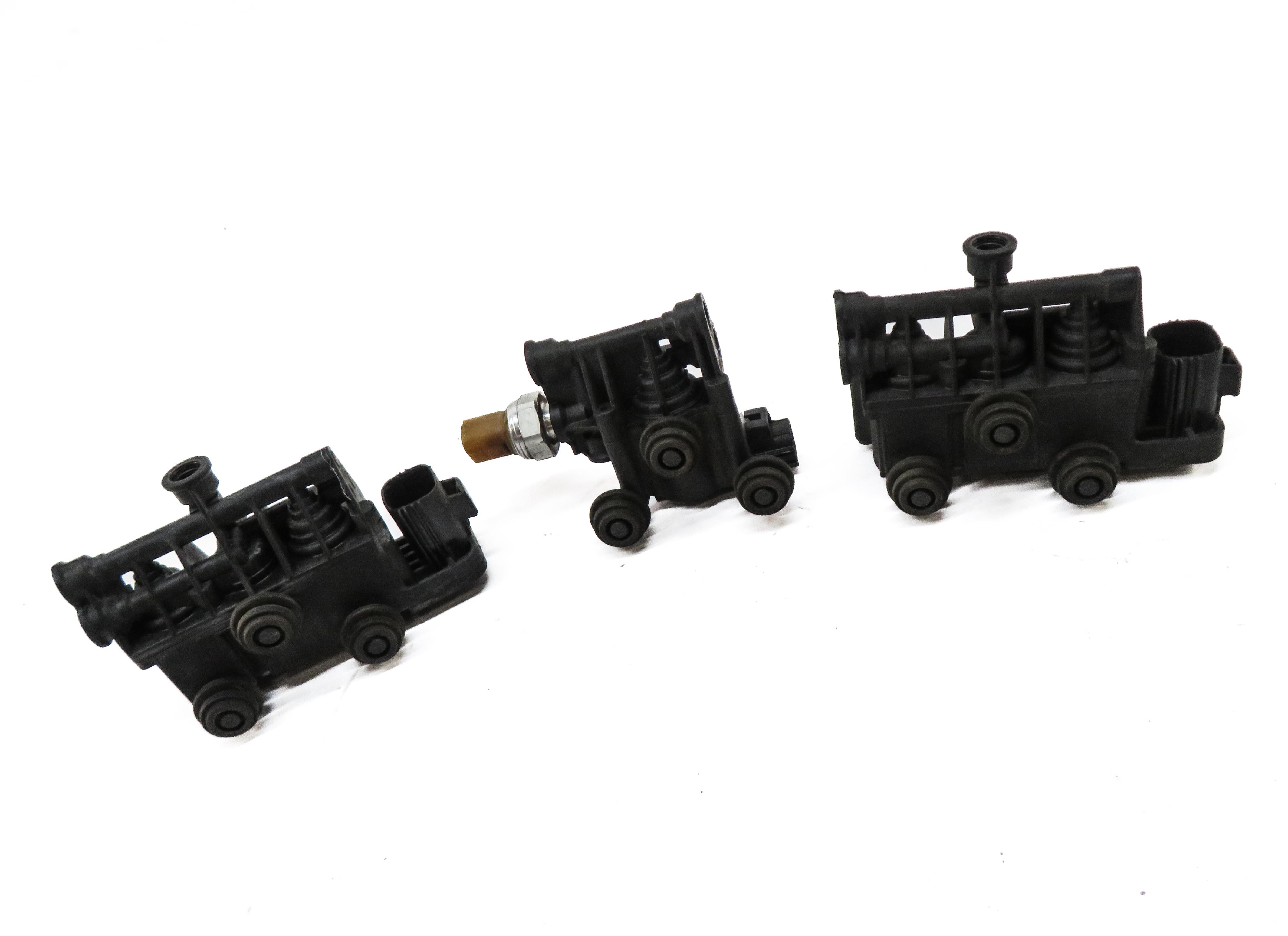 2011 RANGE ROVER SPORT (L320) AIR SUSPENSION VALVE BLOCK SET — exact item pictured