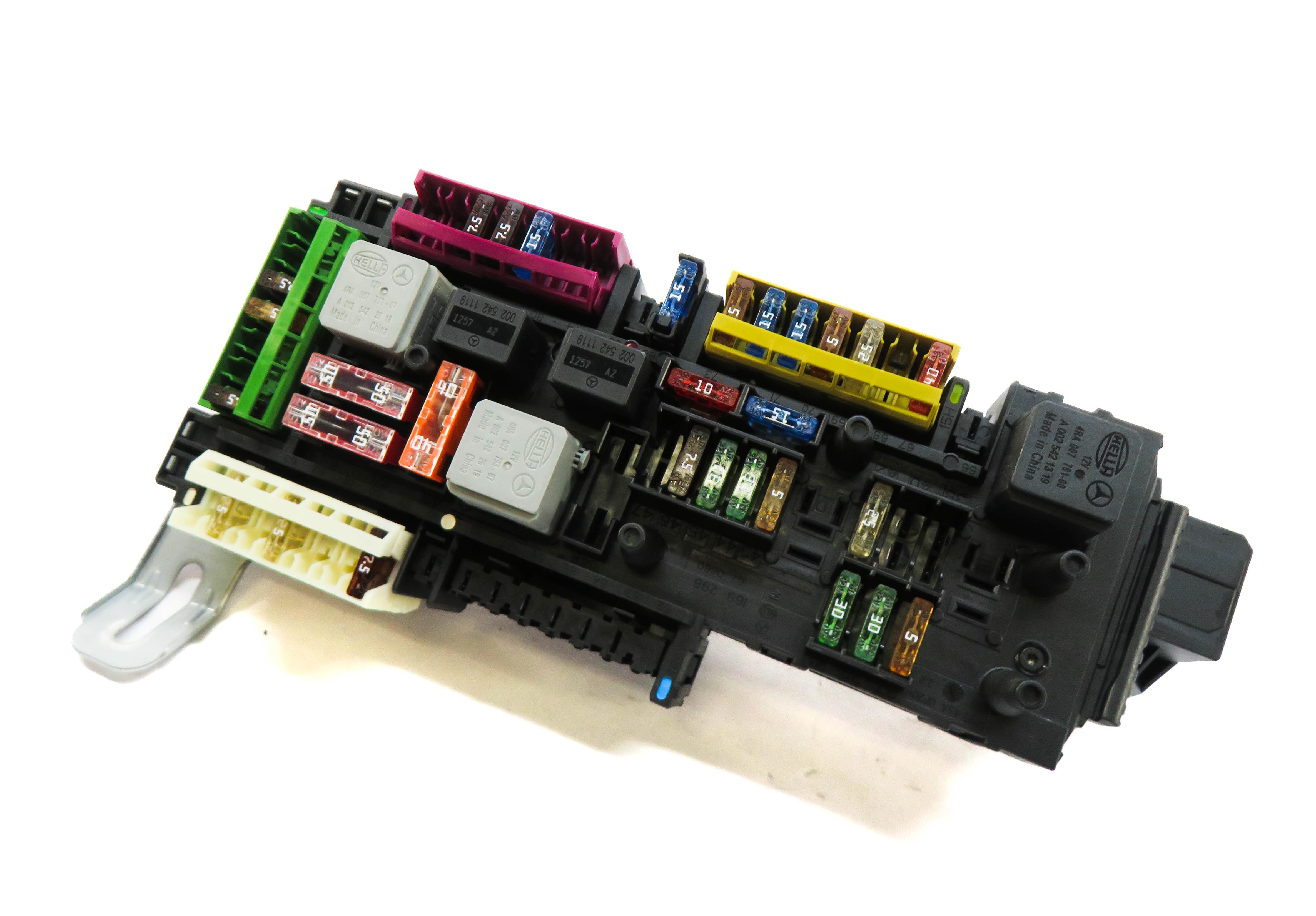 2012 MERCEDES E350 (W212) REAR SIGNAL ACQUISITION FUSE BOX — exact item pictured