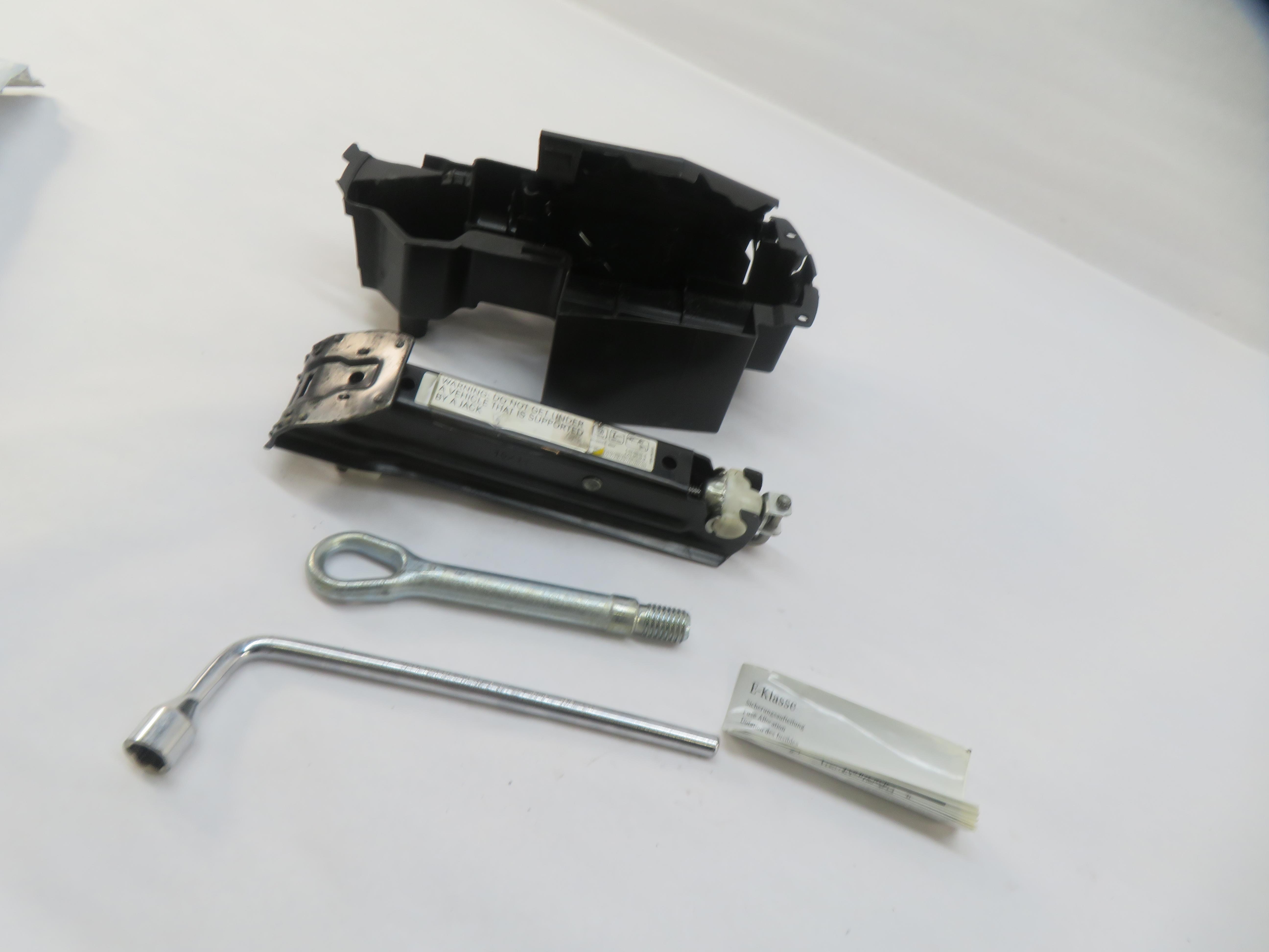 10-20 MERCEDES C250 C350 E350 E550 CLK320 CLK500 CLS550 SLK250 SLK350 JACK TOOL — exact item pictured