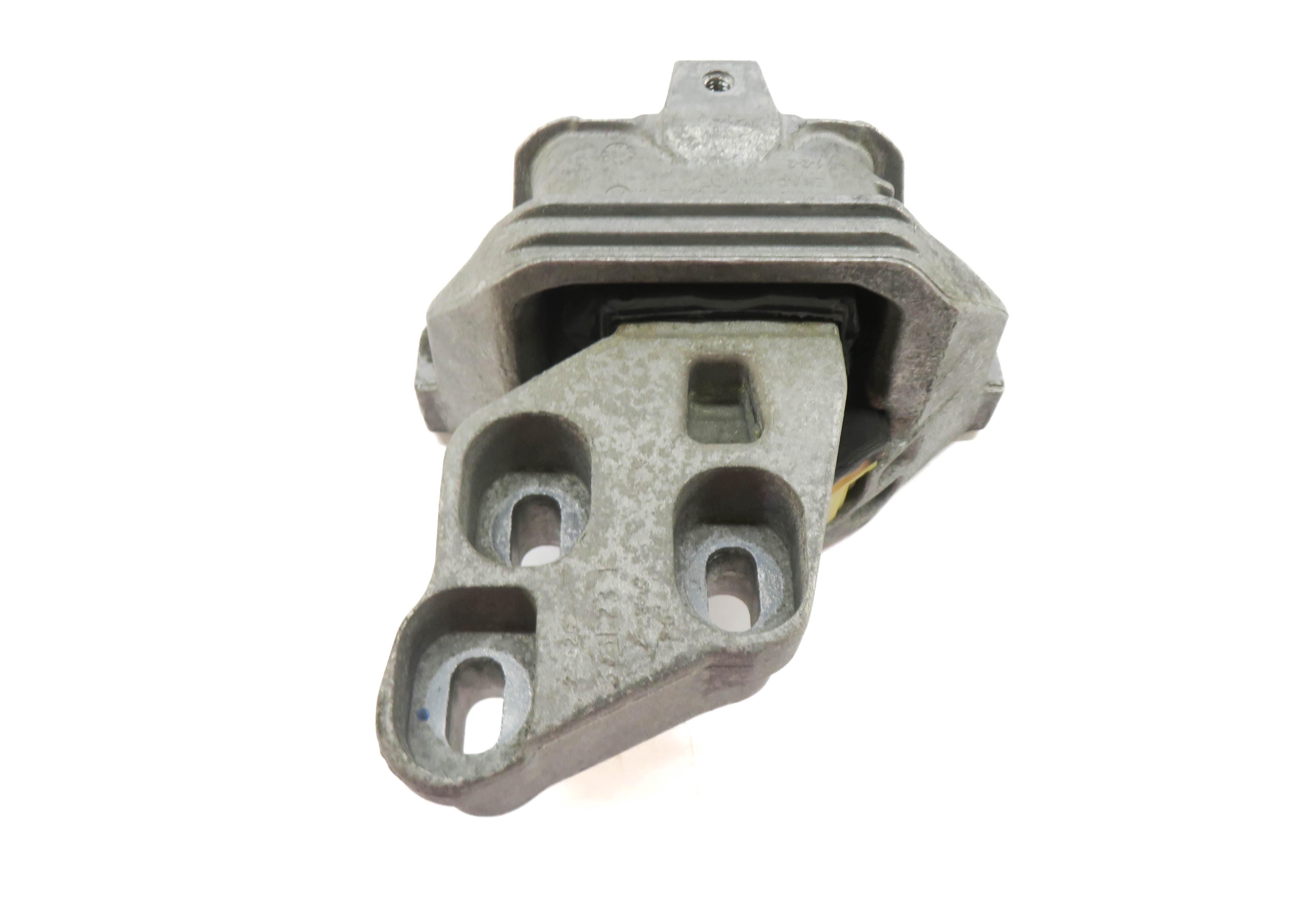 2017 MERCEDES GLA250 (X156) 2.0L M270 ENGINE TRANSMISSION MOUNT BRACKET — exact item pictured