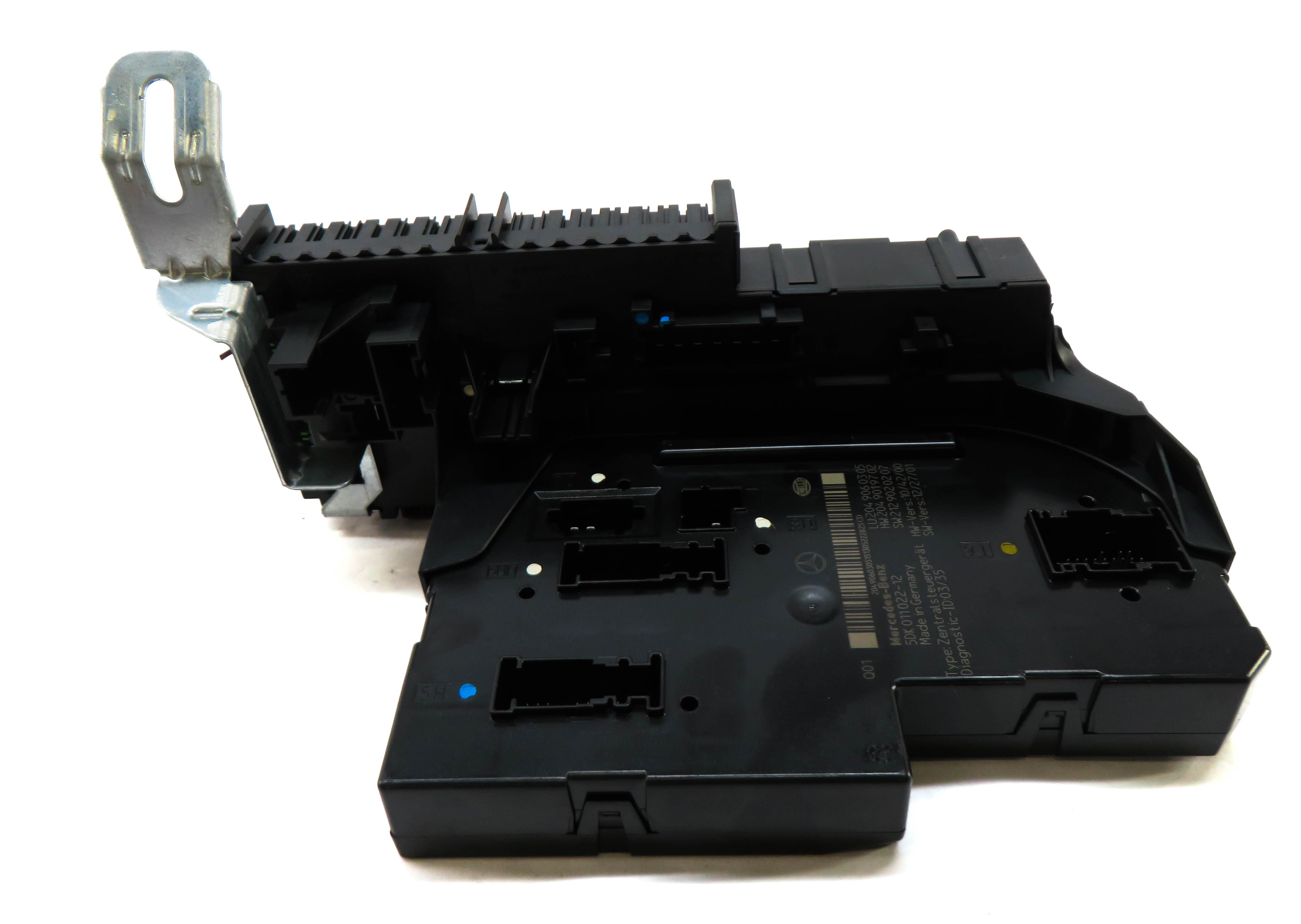 2014 MERCEDES C250 (W204) REAR SIGNAL ACQUISITION CONTROL MODULE SAM — exact item pictured