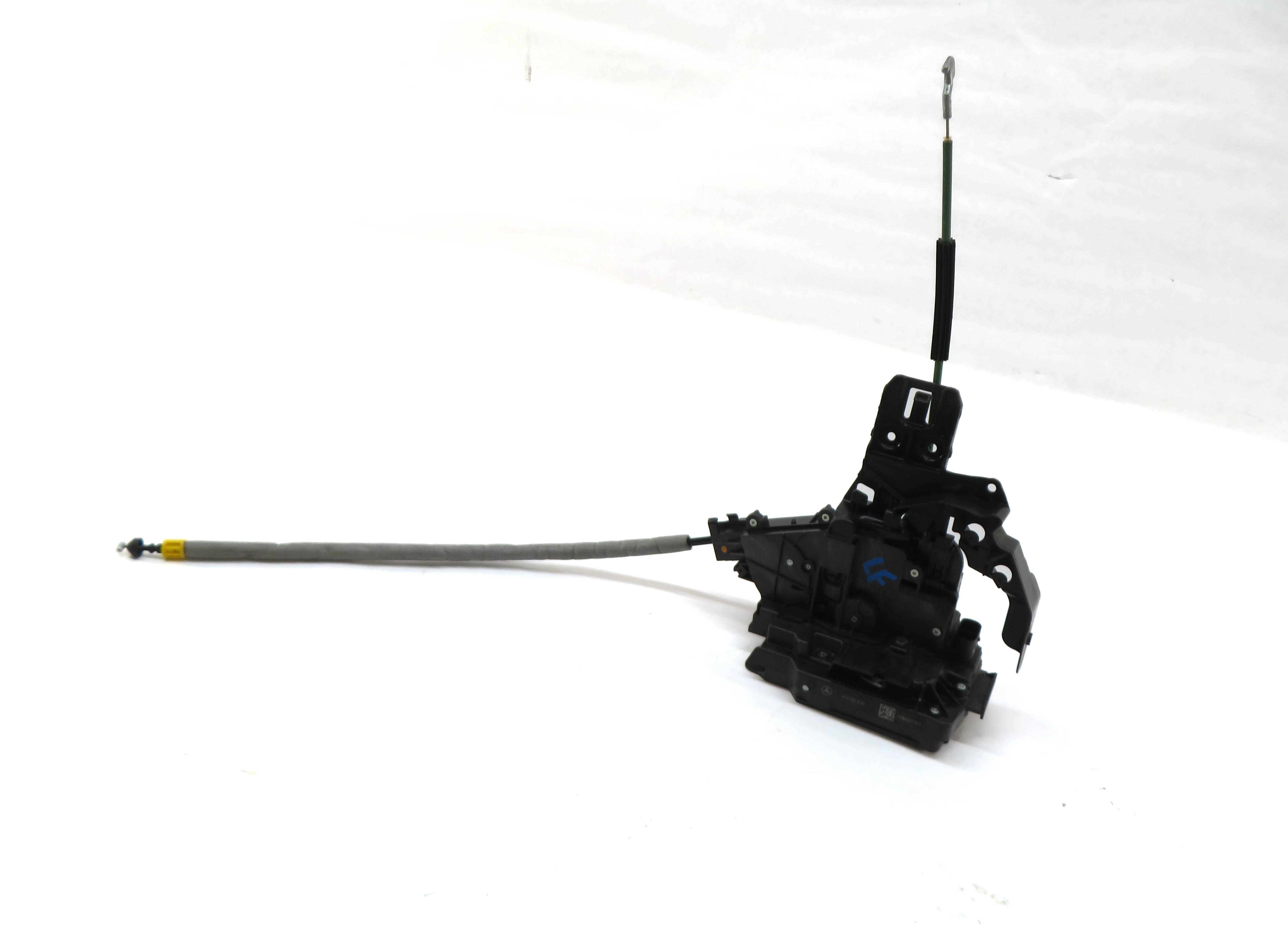 16-21 MERCEEDES GLC43 GLC63 GLC300 GLC350E (X253) LEFT FRONT DRIVER DOOR LATCH — exact item pictured