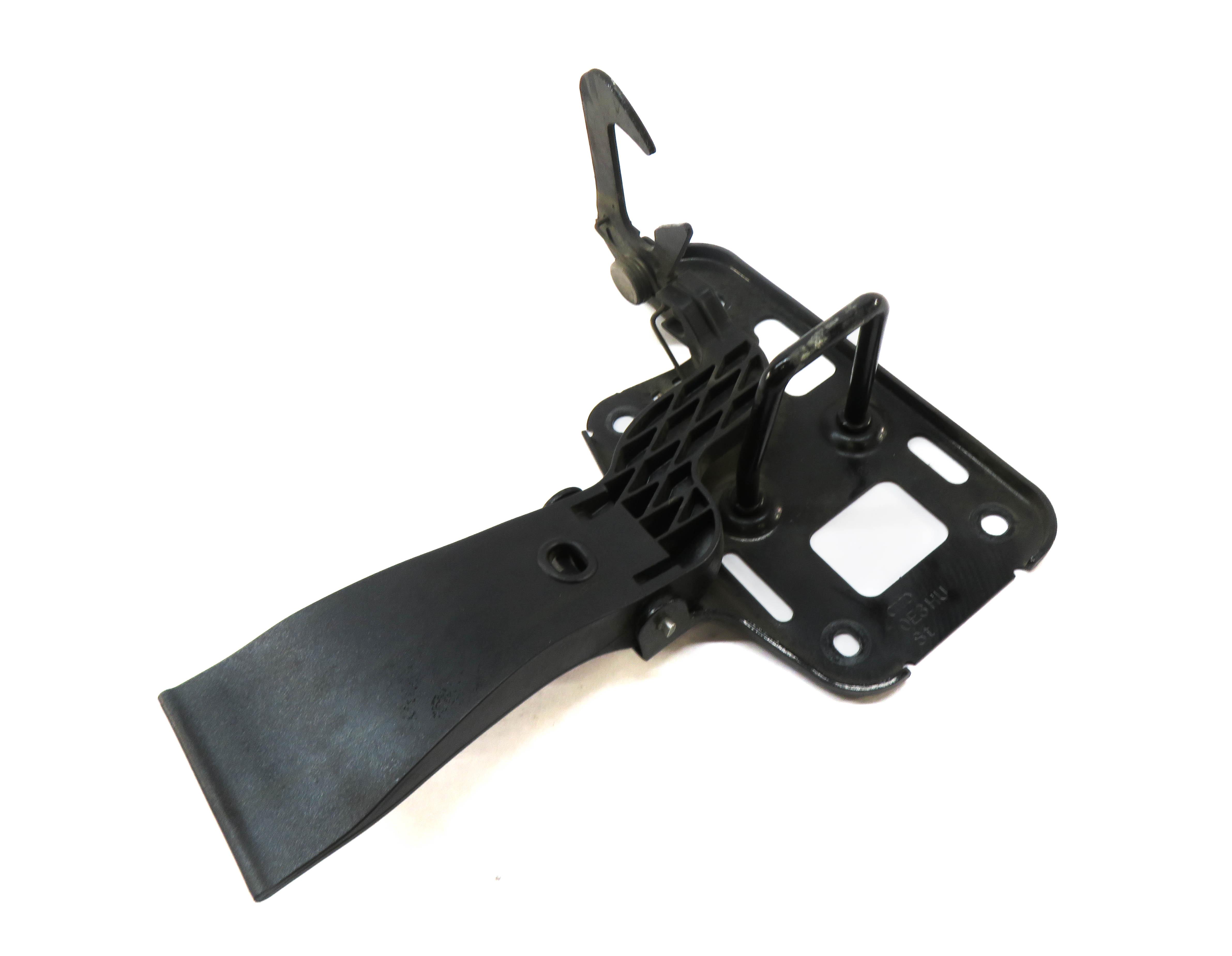 15 AUDI A4 (B8 8K) FRONT UPPER HOOD LOCK LATCH SAFETY CATCH RELEASE LEVER — exact item pictured