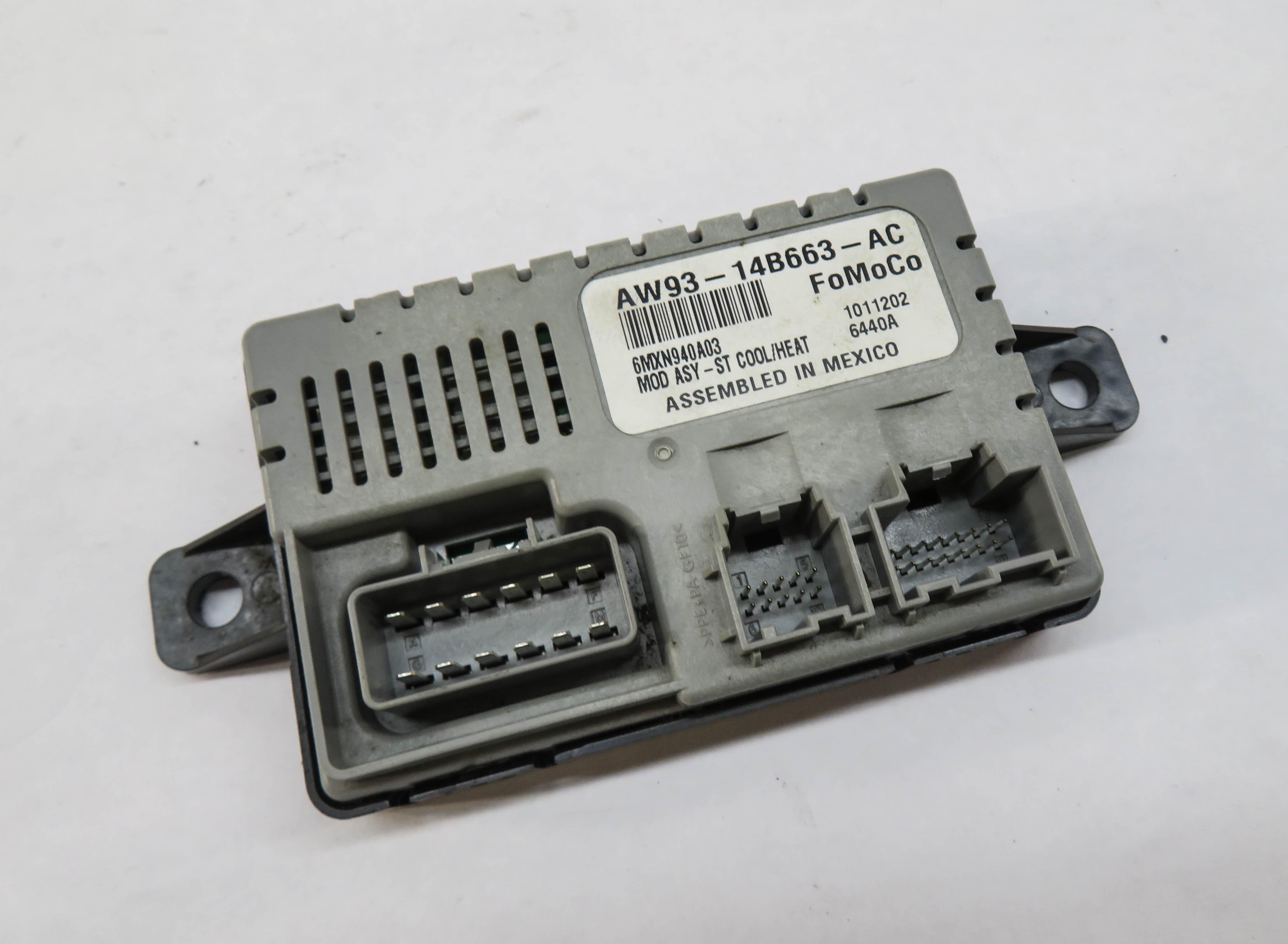2011 RANGE ROVER (L322) FRONT SEAT HEATER CONTROL MODULE — exact item pictured