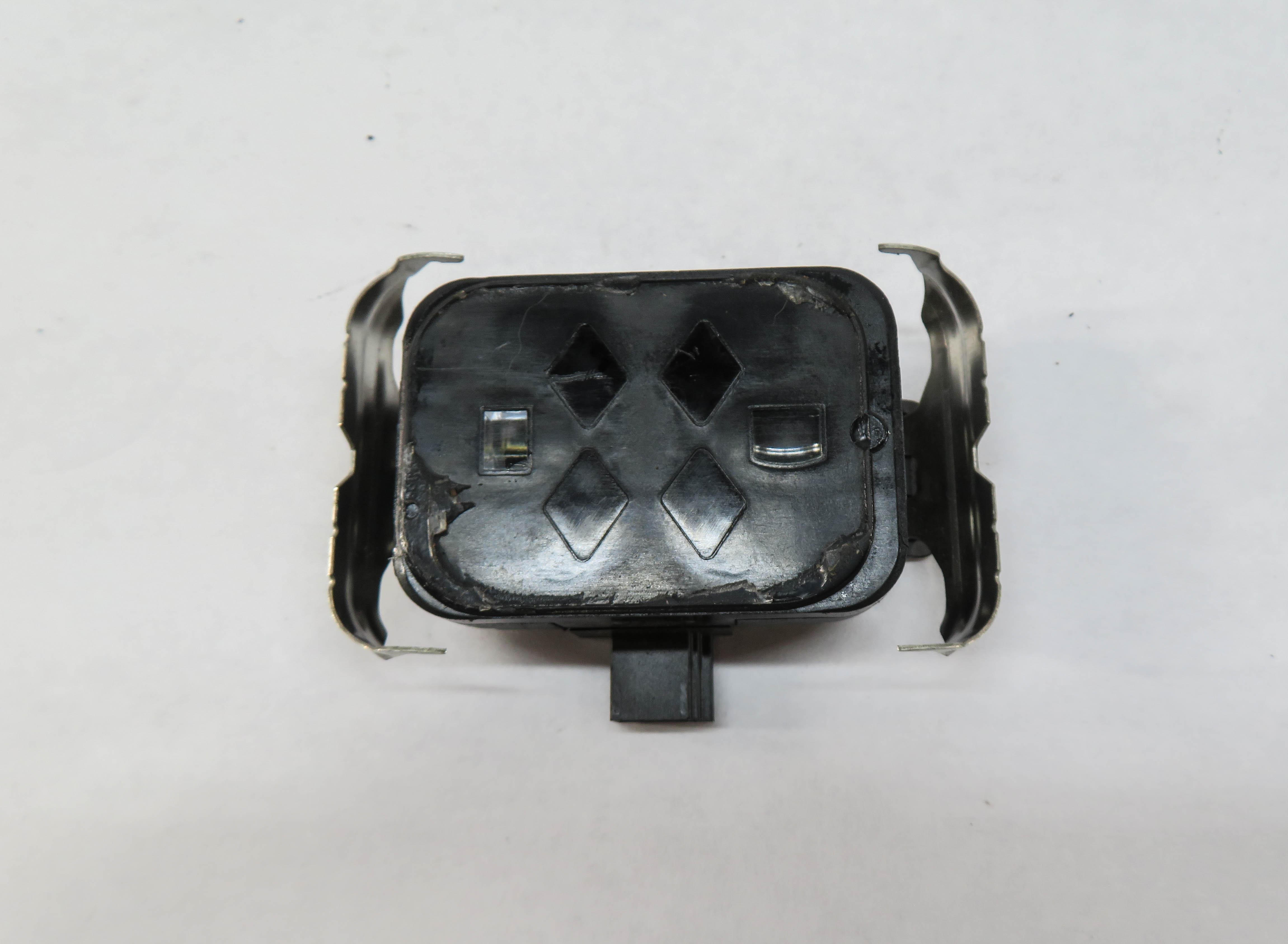 2010-2016 LR2 LR4 RANGE ROVER SPORT (L320 L322) WINDSHIELD WIPER RAIN SENSOR — exact item pictured