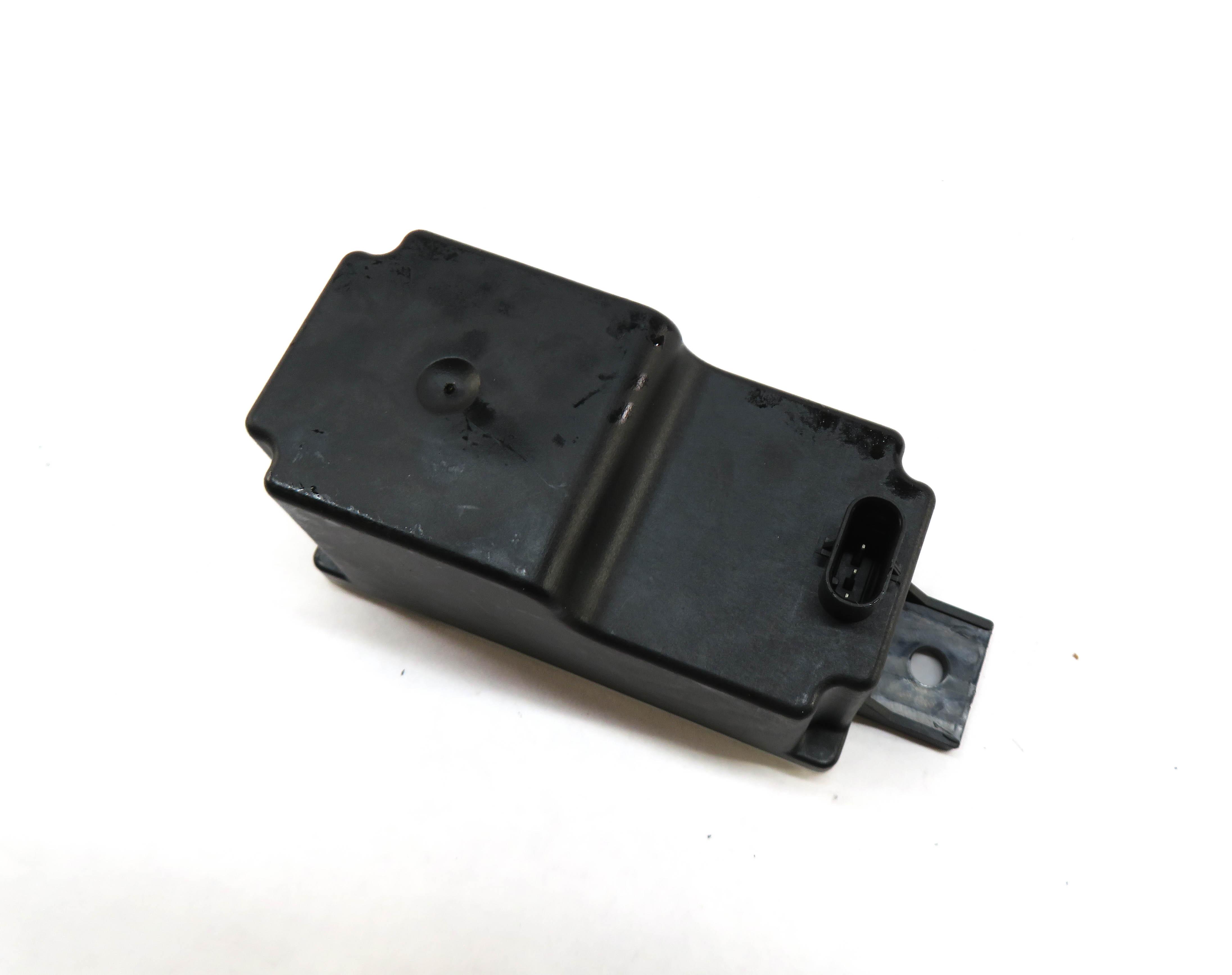2015 MERCEDES C300 (W205) BATTERY VOLTAGE CONVERTER CONTROL MODULE — exact item pictured