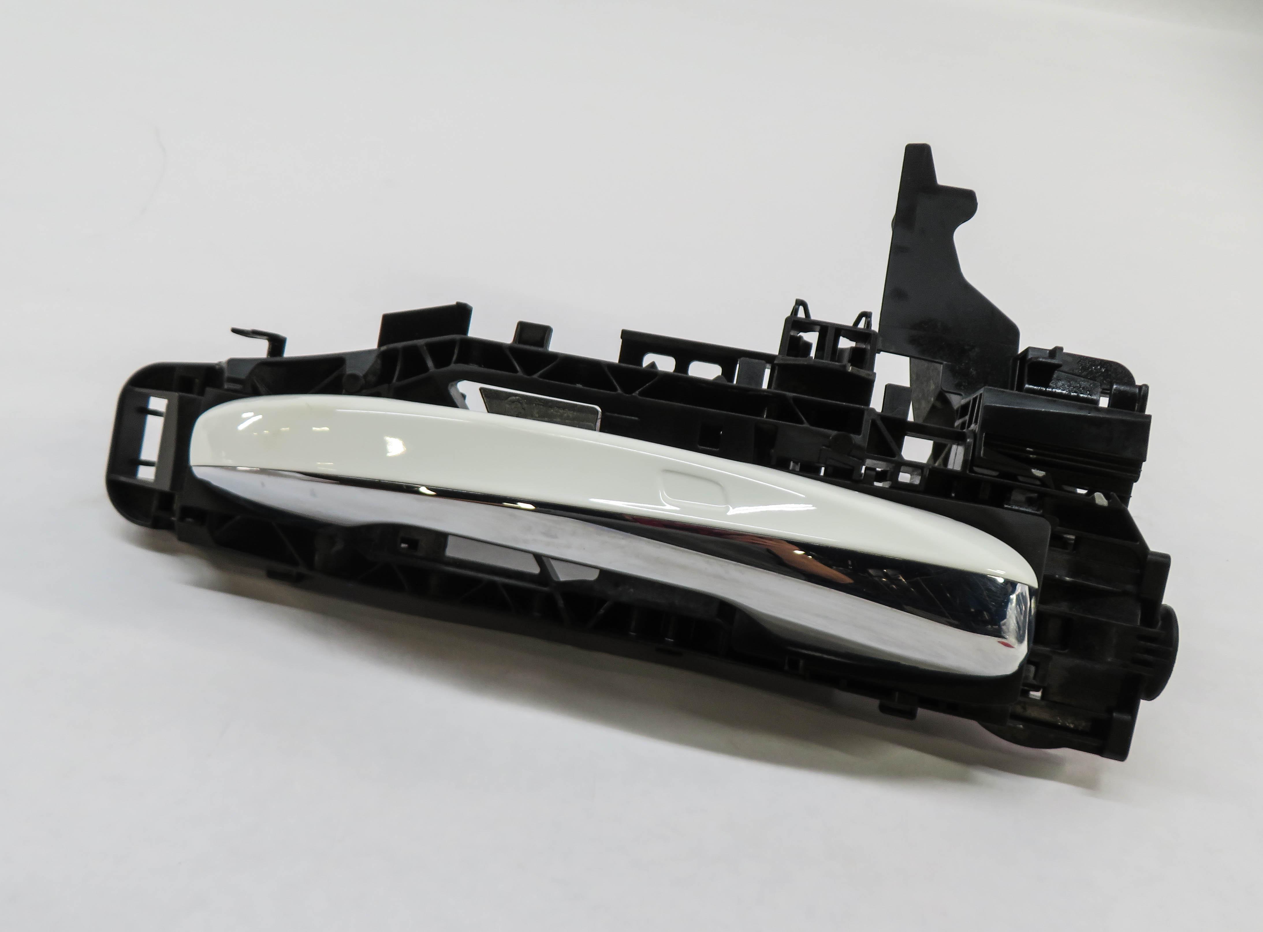 15-17 MERCEDES C S CLASS (W205 W222) RIGHT REAR KEYLESS GO DOOR HANDLE (WHITE) — exact item pictured