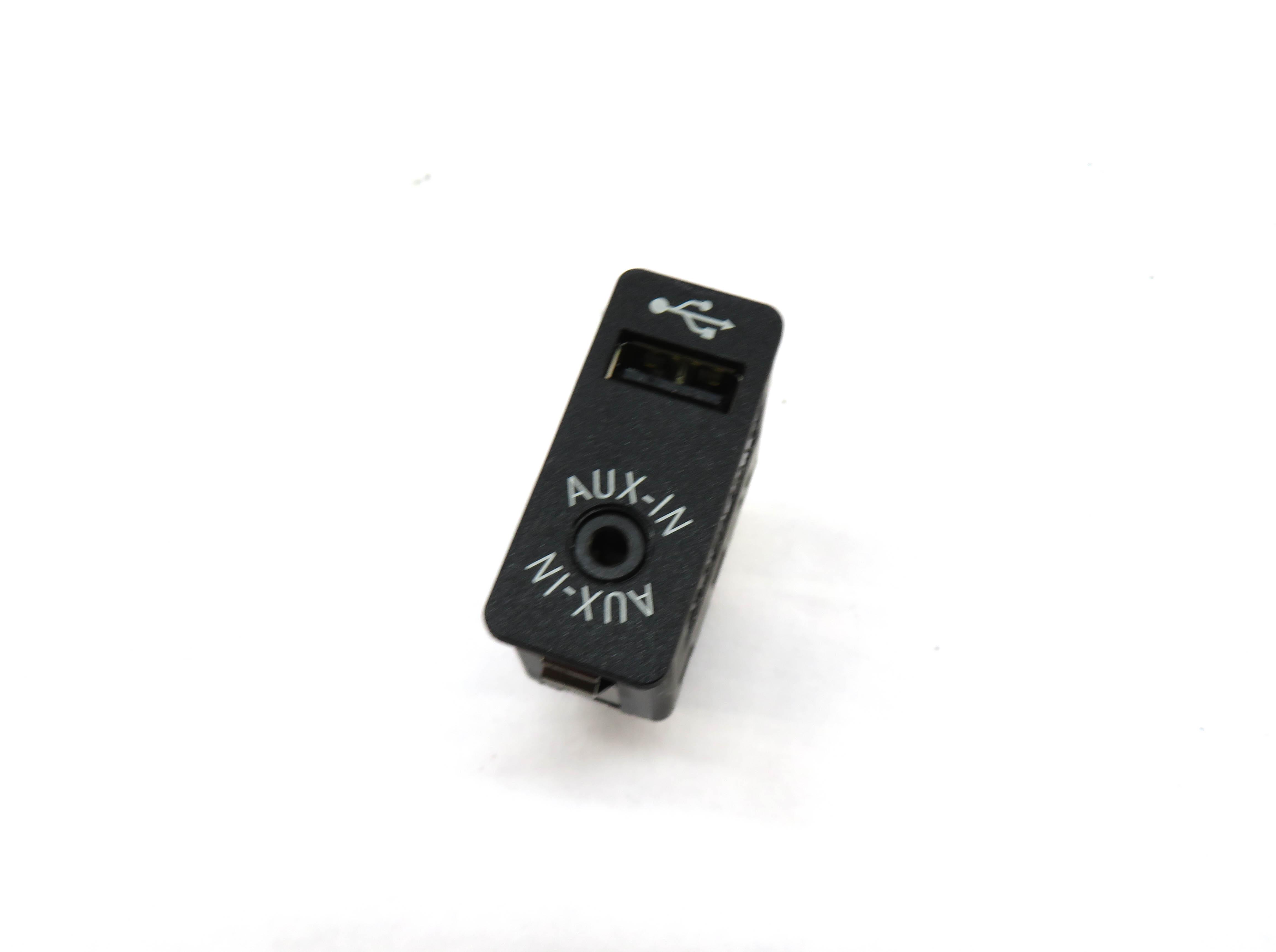 2013 BMW 528i (F10) AUXILIARY AUDIO IN INPUT JACK w/ USB — exact item pictured