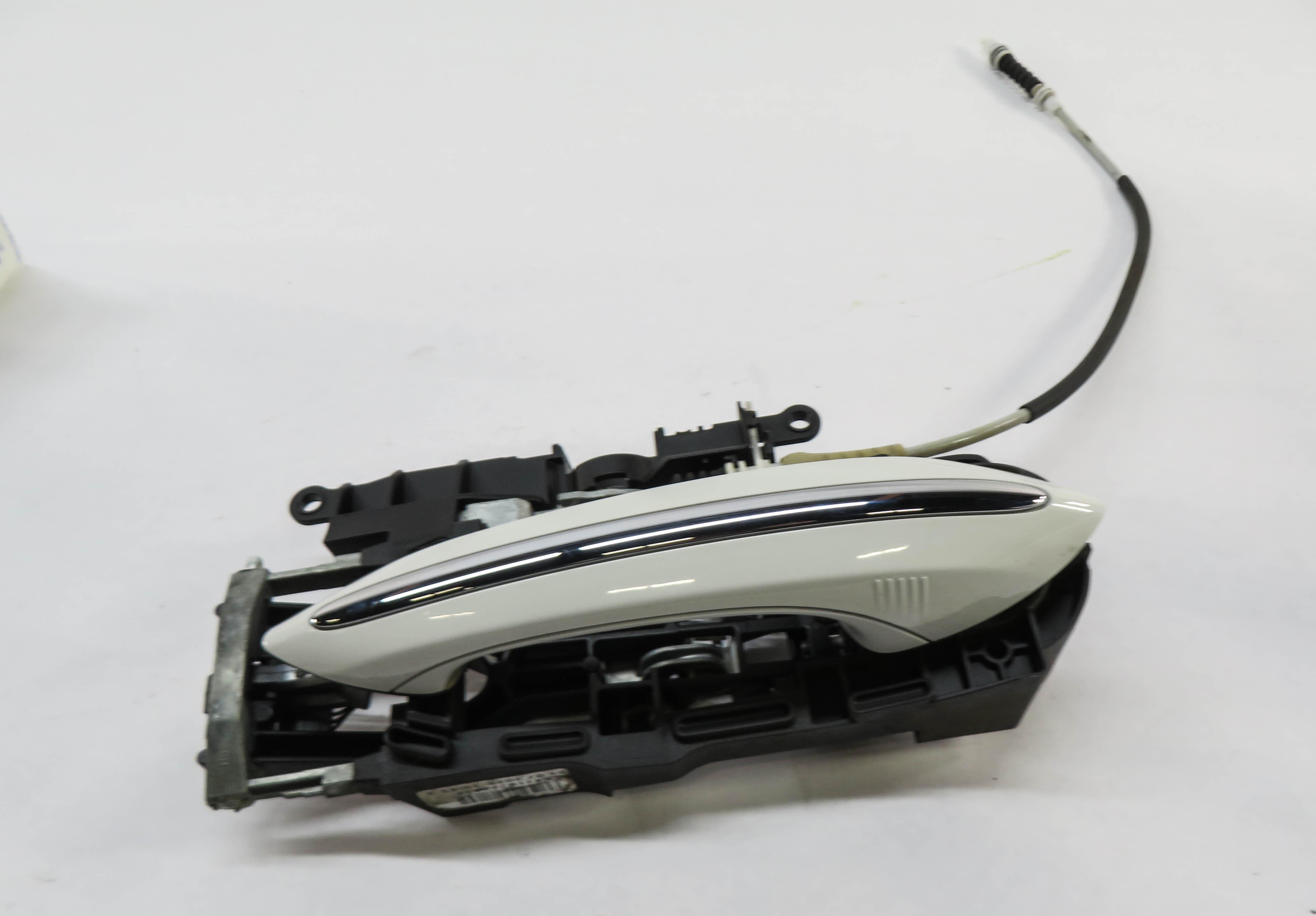 09-18 BMW 528i 535i 550i 740i 750i 760i RIGHT FRONT COMFORT DOOR HANDLE (WHITE) — exact item pictured